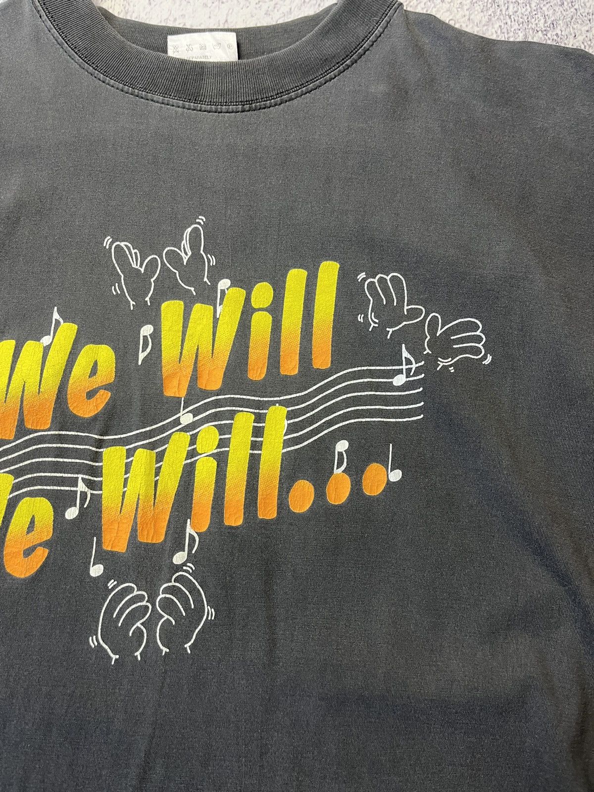 Band Tees Vintage T-shirt We Will We Will Rock You ! Queen Song Size US L / EU 52-54 / 3 - 7 Thumbnail