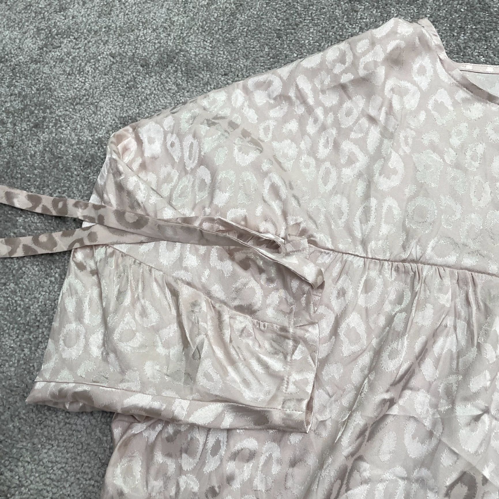 Pinko Unbranded Satin Blouse Womens Large pink Leopard Long Sleeve Button Down Casual Size L / US 10 / IT 46 - 4 Thumbnail