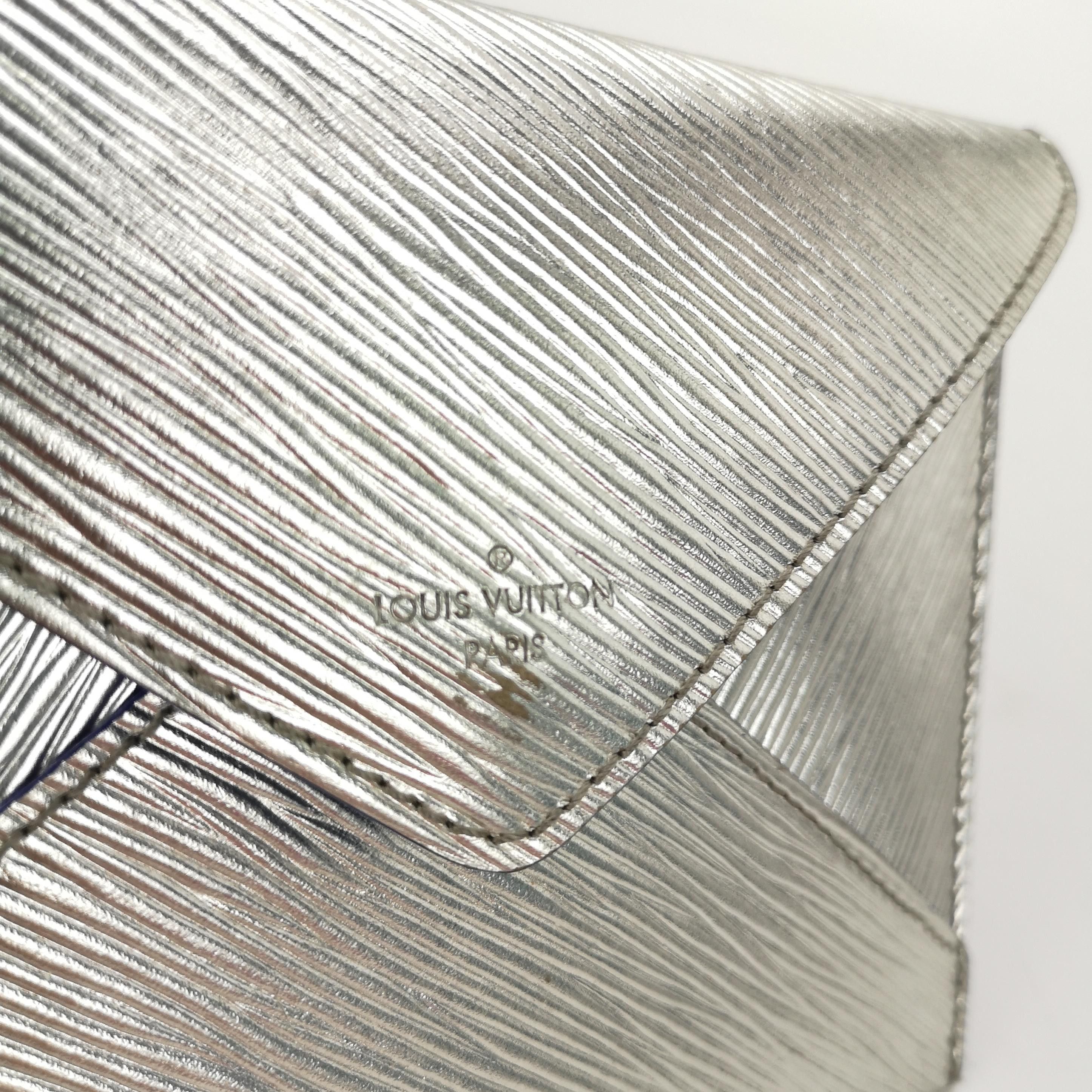 Louis Vuitton Louis Vuitton (LV) Cowhide Water Ripple Classic Envelope Cl Size ONE SIZE - 6 Thumbnail