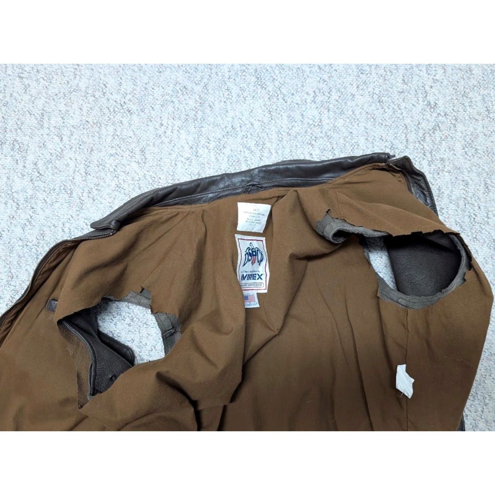 Avirex VINTAGE Avirex leather vest A2 bomber 46 brown XL cut-off sleeves Men's size XL brown leather vest USA made A2 bomber vest Mens XL brown 90s event Size US XL / EU 56 / 4 - 4 Thumbnail