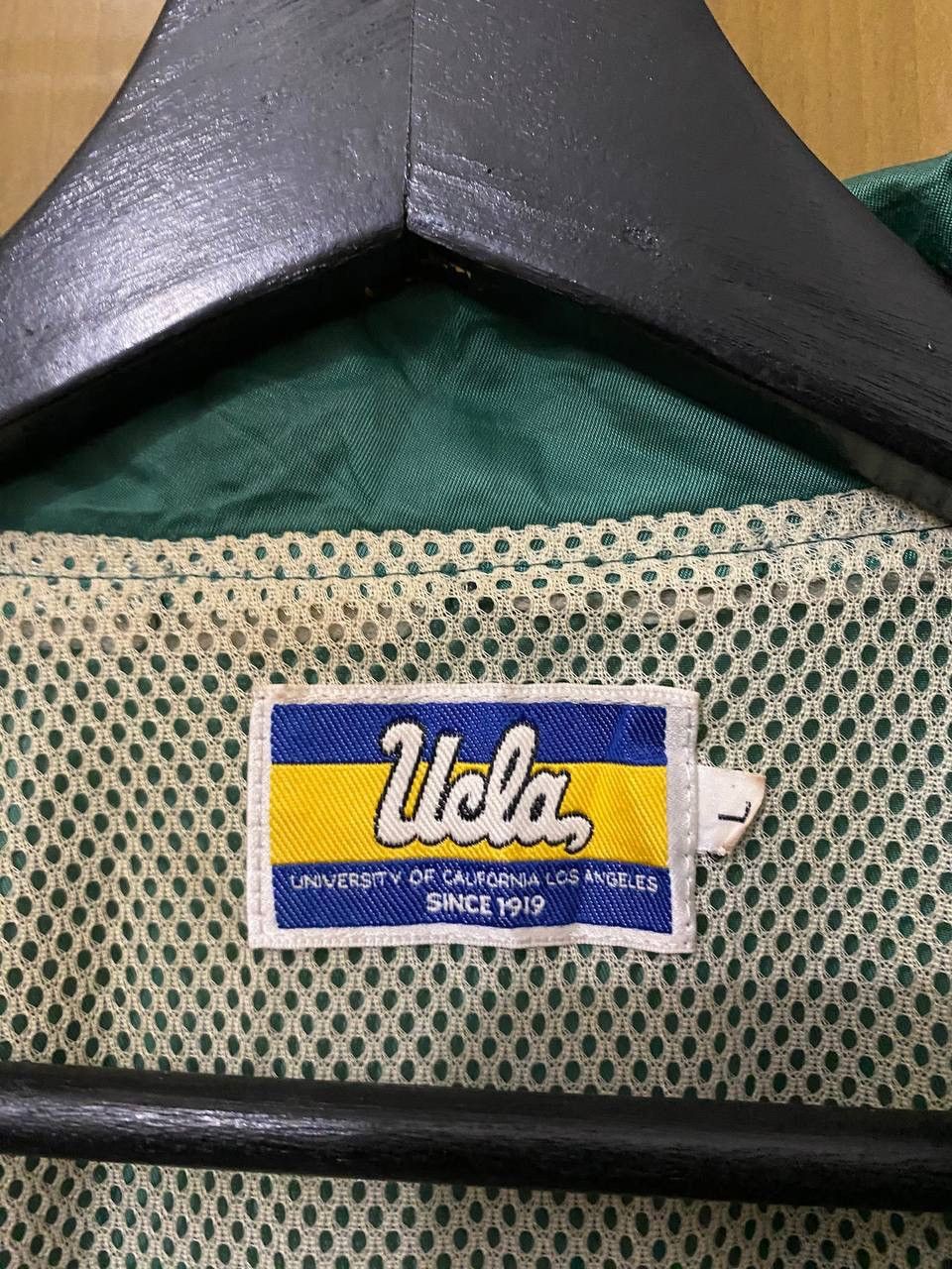 Vintage Vintage 90s Ucla Bruins Nylon Coach Jacket Size US L / EU 52-54 / 3 - 6 Thumbnail