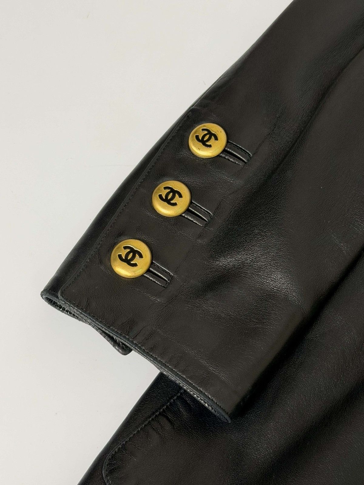 Chanel H/o 5k - Chanel Black Lambskin Leather Jacket FW92/93 Size M / US 6-8 / IT 42-44 - 6 Thumbnail