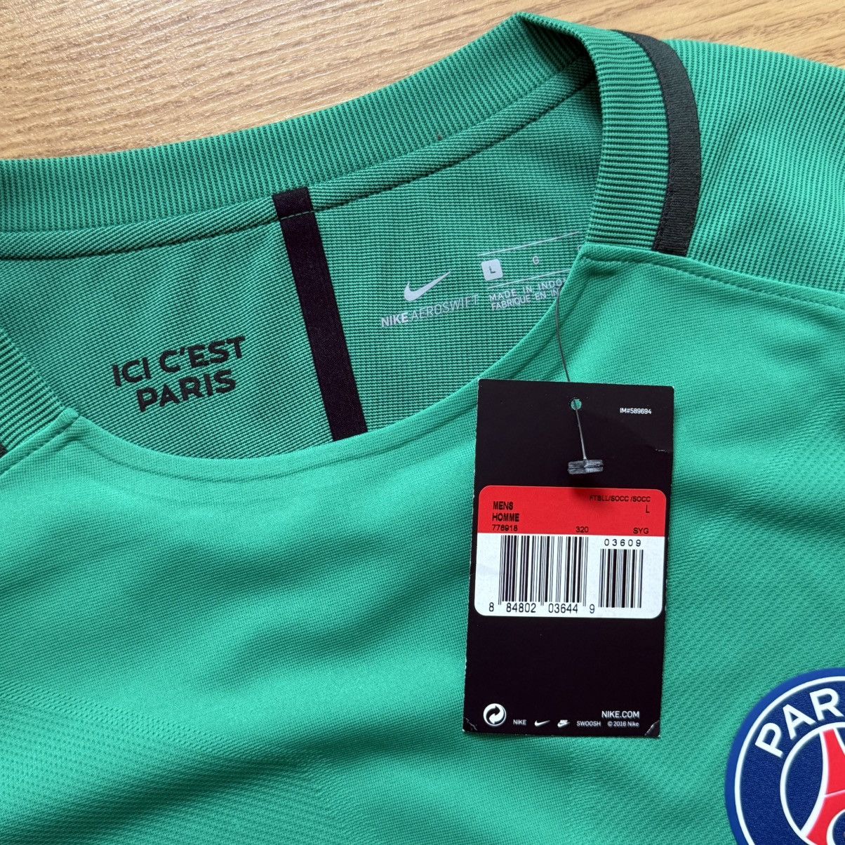 Nike PSG 2016 Nike Football Shirt Soccer Jersey NEW Size US L / EU 52-54 / 3 - 5 Thumbnail