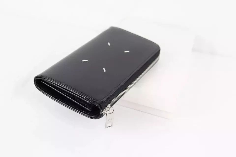 Maison Margiela o1rshd1 Size: OS / Logo Zip Wallet in Black Size ONE SIZE - 6 Thumbnail