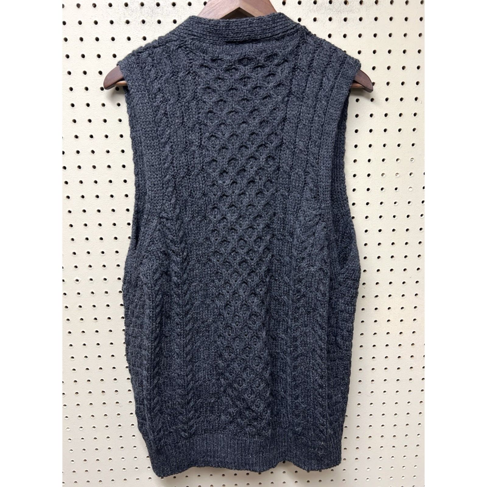 Vintage Carraig Donn Wool Cable-Knit Vest Cardigan Gray L Fisherman V-Neck Men Sweater Sleeveless Button Leather Buttons 90s Classic Outdoor Preppy Shawl? Size US L / EU 52-54 / 3 - 2 Thumbnail