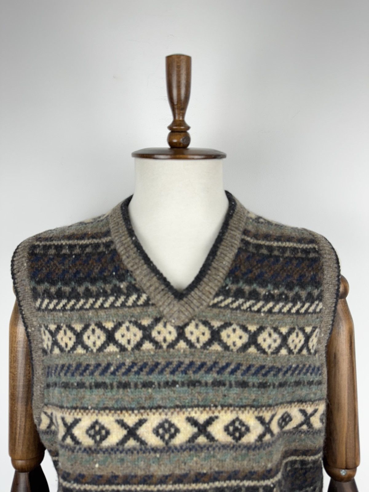 Burton × Vintage Vintage Burtons Abstract Wool Retro 90’ Vest Sweater size L Size US L / EU 52-54 / 3 - 2 Thumbnail