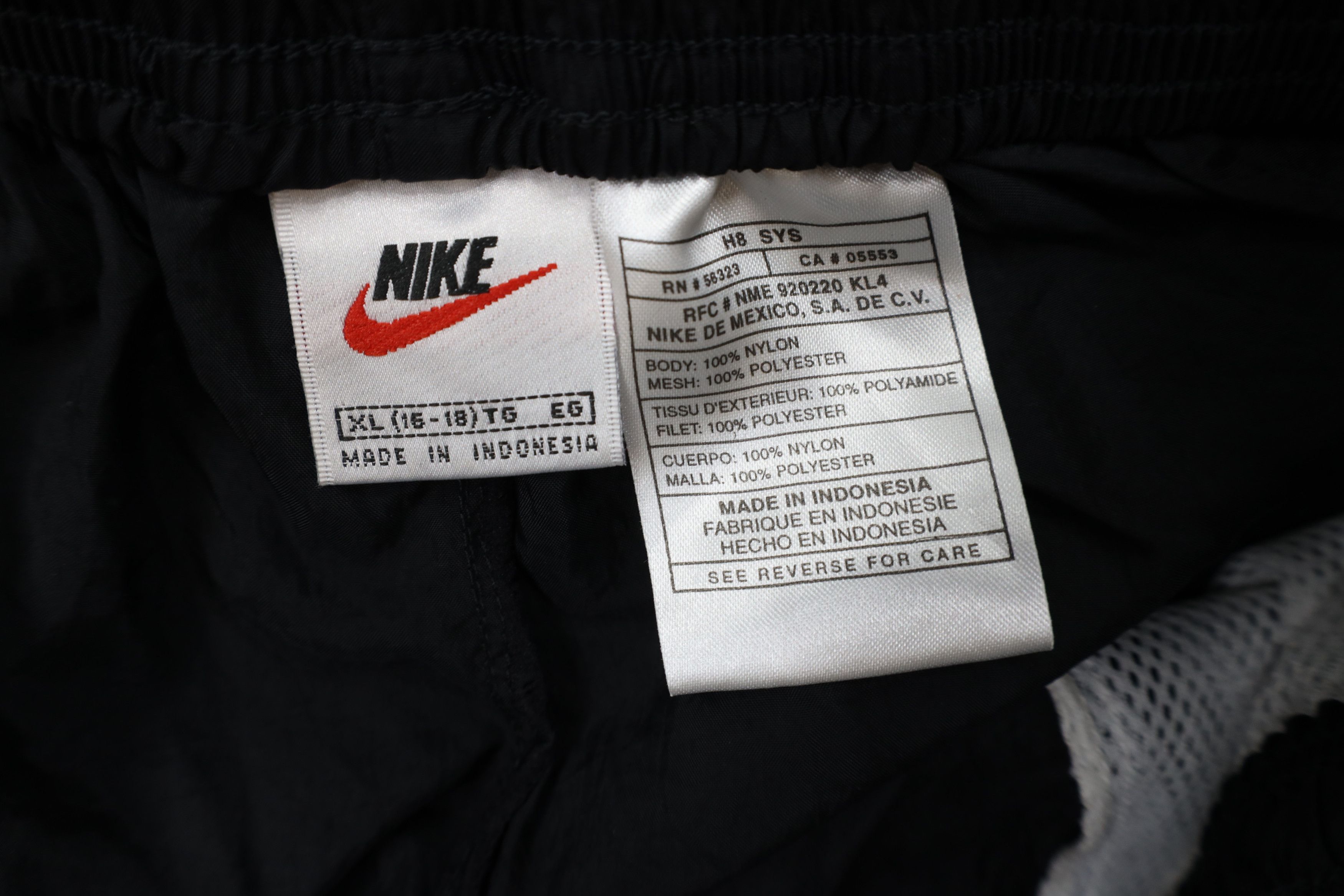 Nike Deadstock Vintage 90s Nike Mini Swoosh Soccer Shorts Black Size 26" / US 2 / IT 38 - 11 Thumbnail