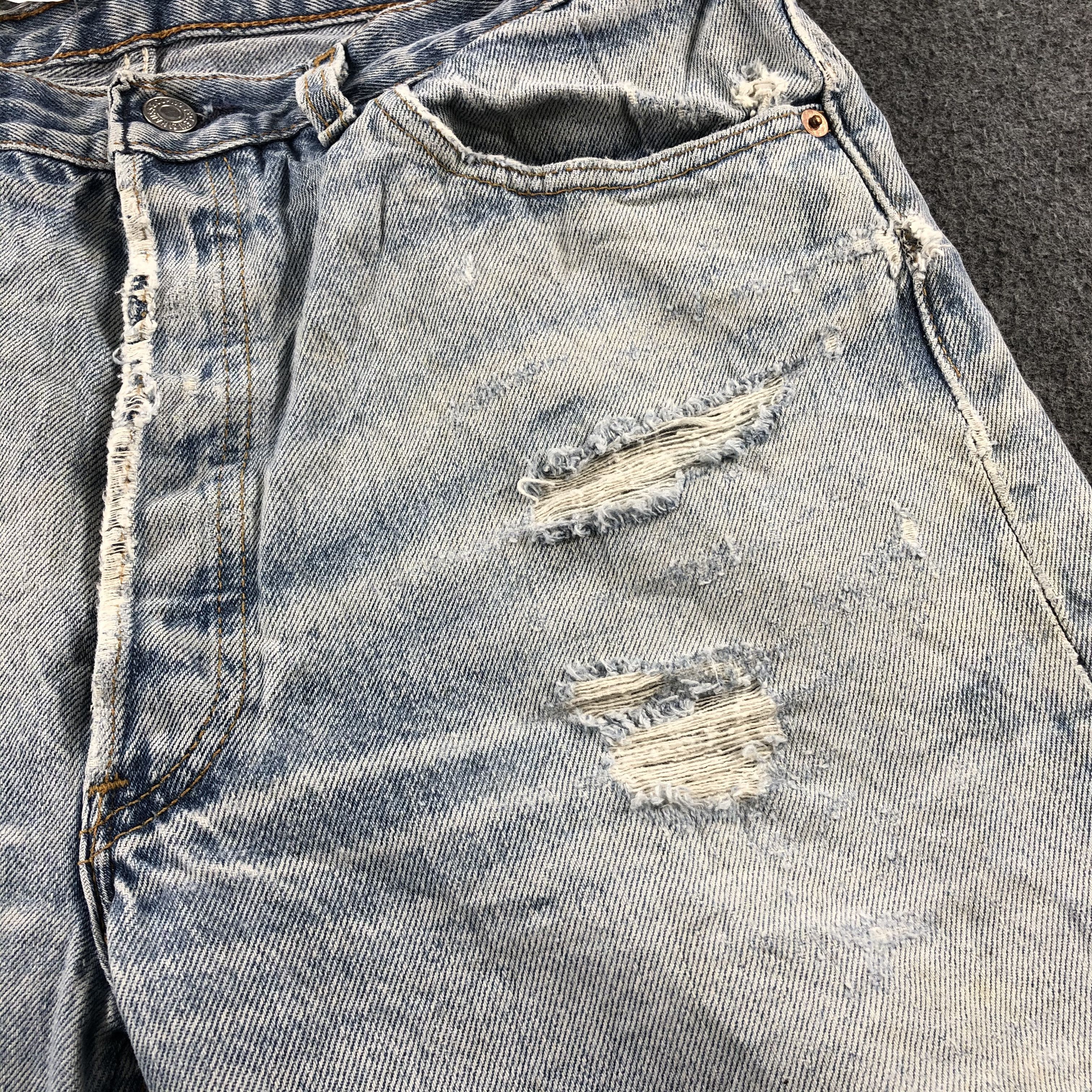 Levi's Vintage 90s Light Wash Levis 501 Jeans-J2611 Size US 33 - 10 Thumbnail