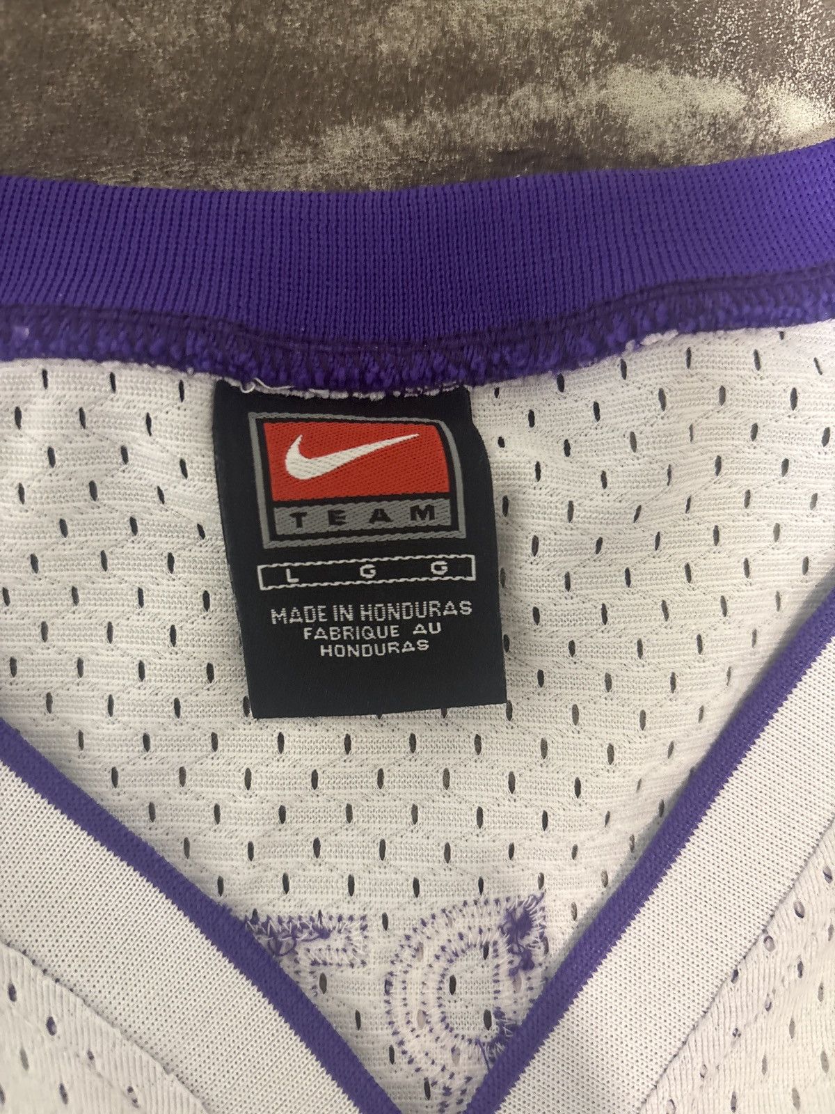 Nike Old Nike NBA Toronto Raptors Vince Carter #15 Jersey Size L. Size US L / EU 52-54 / 3 - 2 Thumbnail