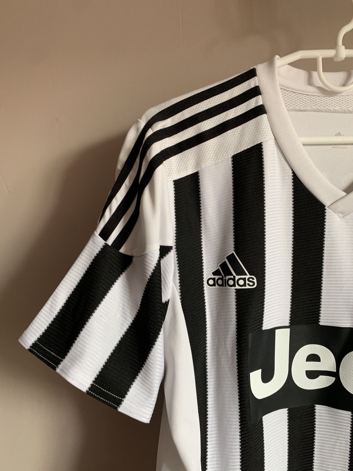 Adidas Juventus Home Football Shirt Adidas Soccer Jersey Size M Size US M / EU 48-50 / 2 - 3 Thumbnail