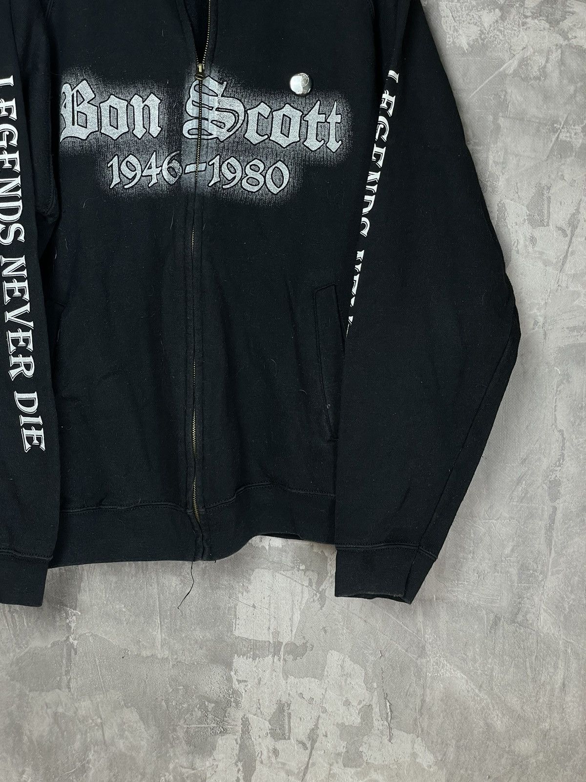 Band Tees × Vintage Vintage 90s Bon Scott Band Metal Rock Zip Up Sweatshirt Size US L / EU 52-54 / 3 - 7 Thumbnail