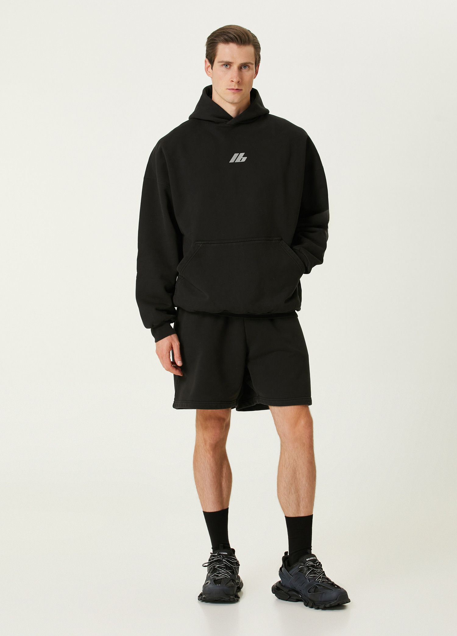 Balenciaga BALENCIAGA black jersey cotton logo sweat shorts Large q Size US 32 / EU 48 - 2 Thumbnail