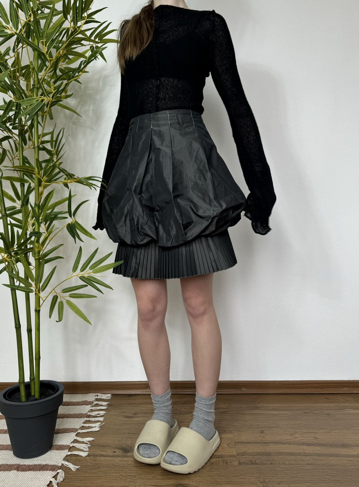 Vintage VINTAGE PLEATED BLOWN NYLON SHINY SKIRT Size 30" / US 8 / IT 44 - 1 Thumbnail