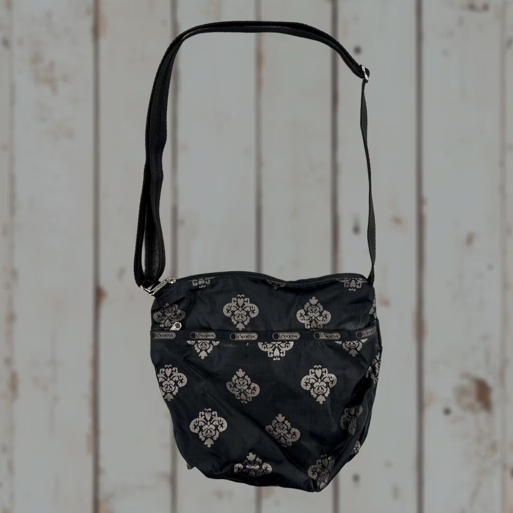 LeSportsac VINTAGE Le SportSac Medium Crossbody Bag Black Nylon Women EUC Size ONE SIZE - 1 Thumbnail