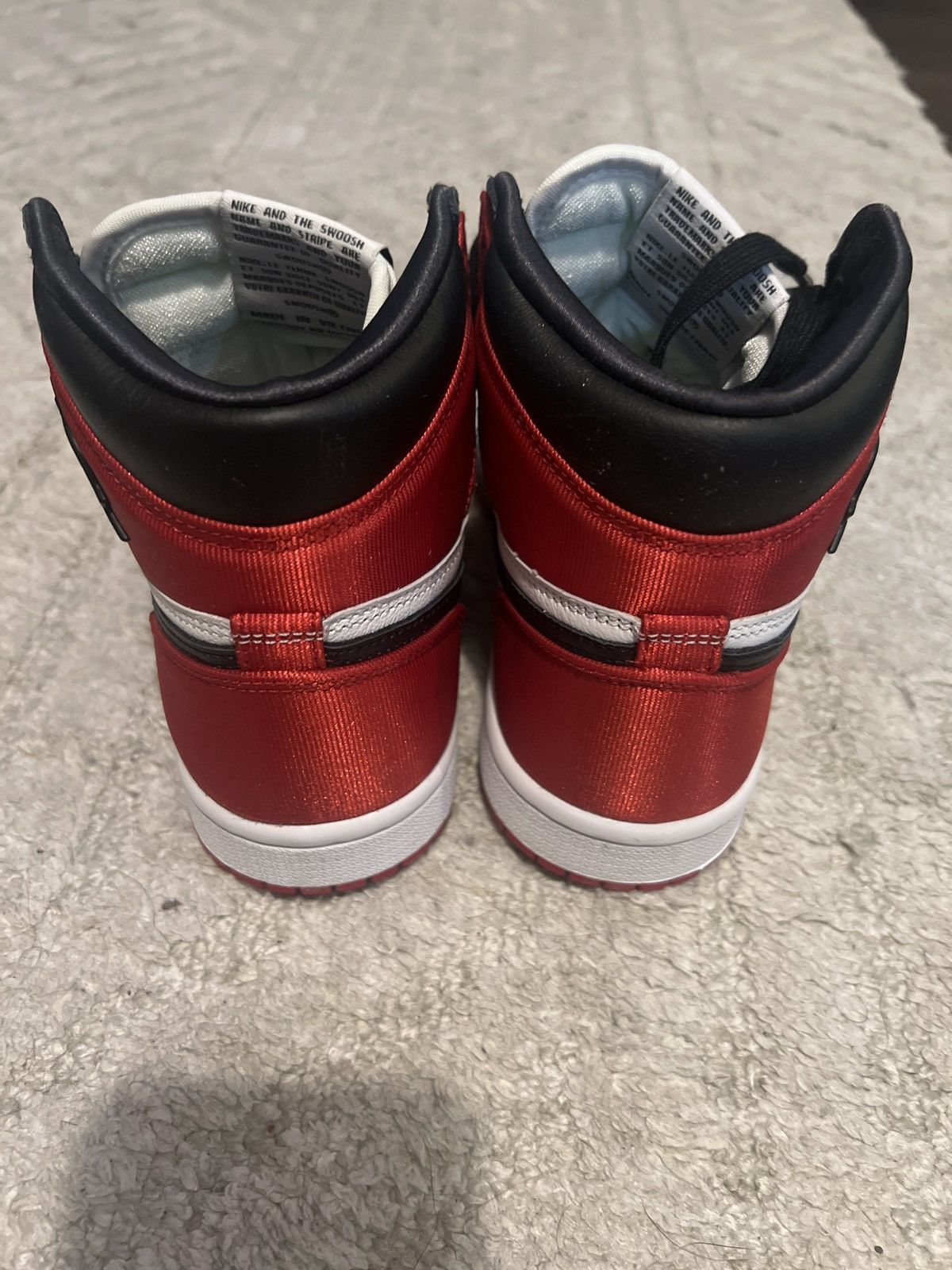 Jordan Brand × Nike WMNS Jordan 1 High Satin Black Toe Size US 6.5 / IT 36.5 - 6 Thumbnail