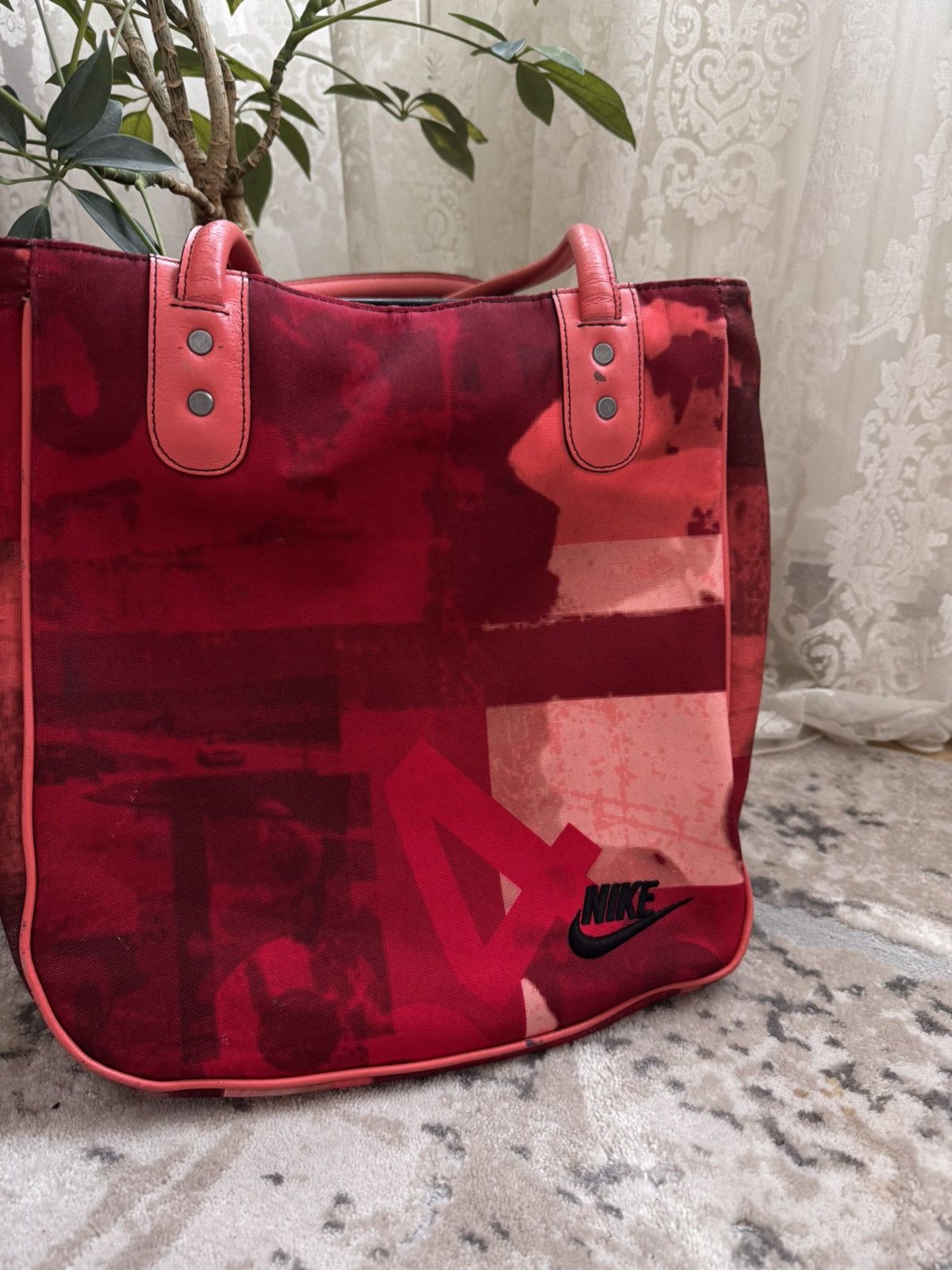 Nike Vintage Nike Bag Red Art Print Limited Canvas Shoulder Bag Size ONE SIZE - 5 Thumbnail