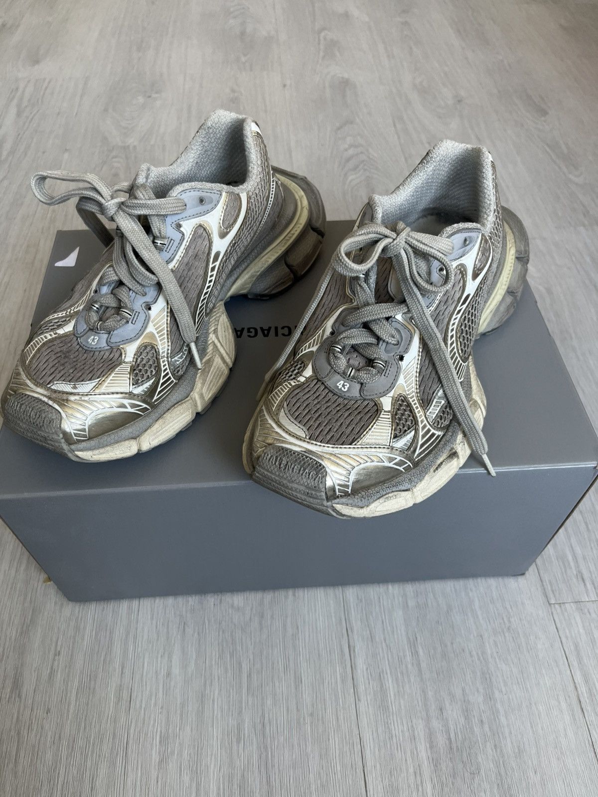 Balenciaga 3xl eggshell/grey mud