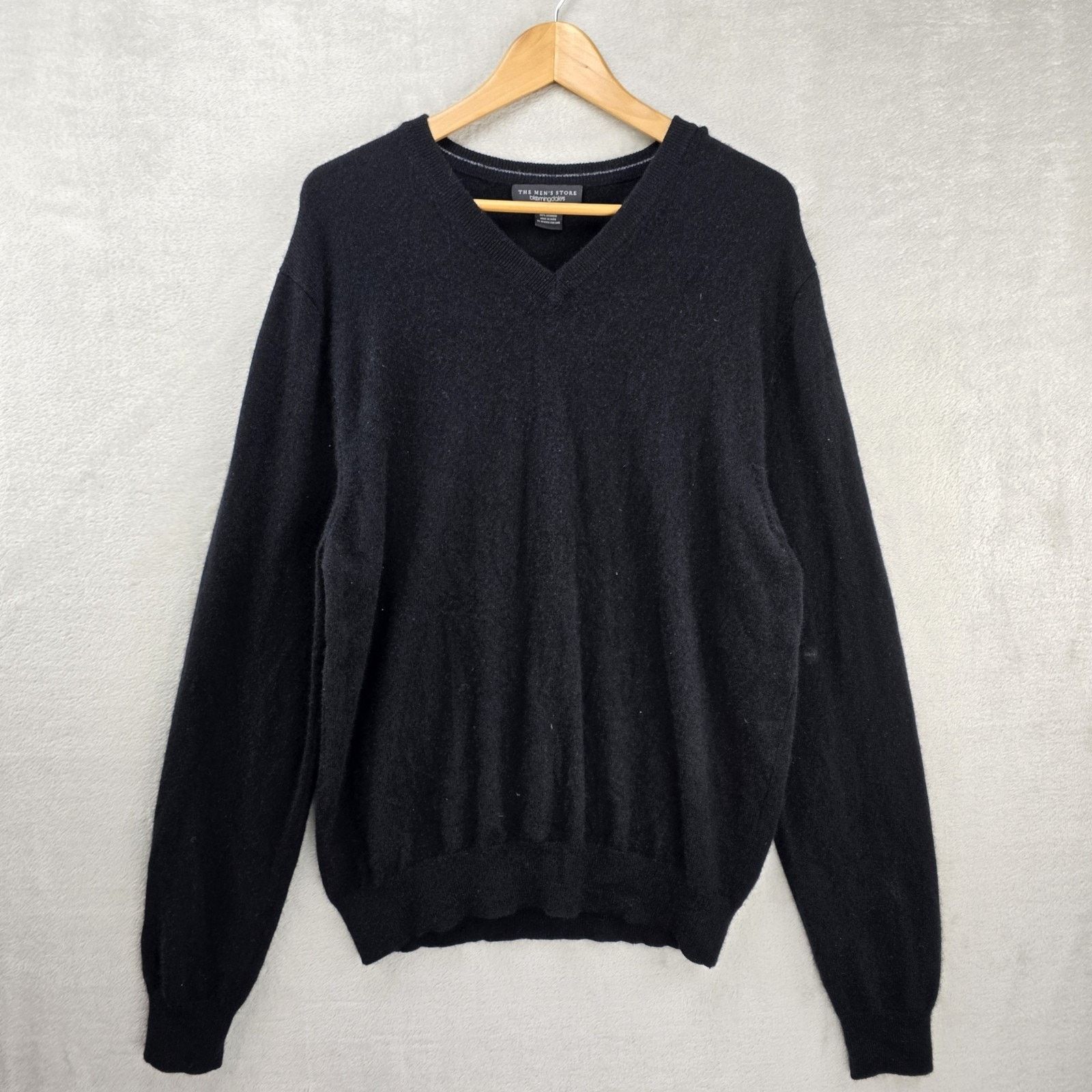 Bloomingdale's The Men's Store Bloomingdale's V-neck Sweater XL Cashmere Size US XL / EU 56 / 4 - 1 Thumbnail