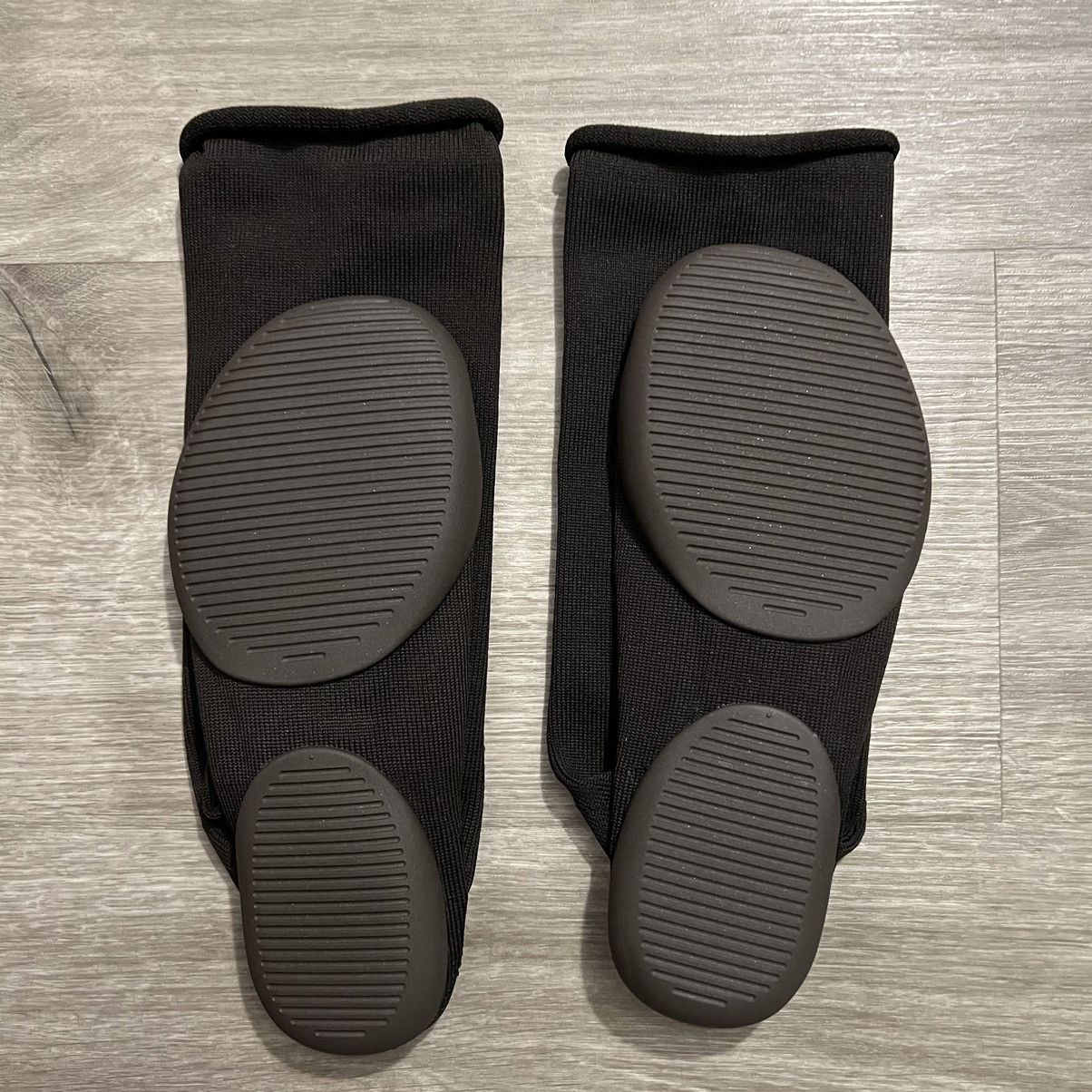 Kanye West × Yeezy Kanye West Yeezy Pod Size 3 YZY PODS Size US 12 / EU 45 - 2 Thumbnail