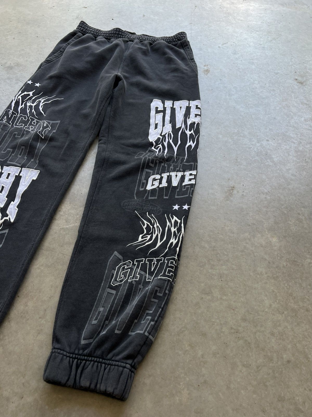 Givenchy × MMW Givenchy FW22 Multi Logo Embroidered Gothic Sweatpants Size US 30 / EU 46 - 2 Thumbnail