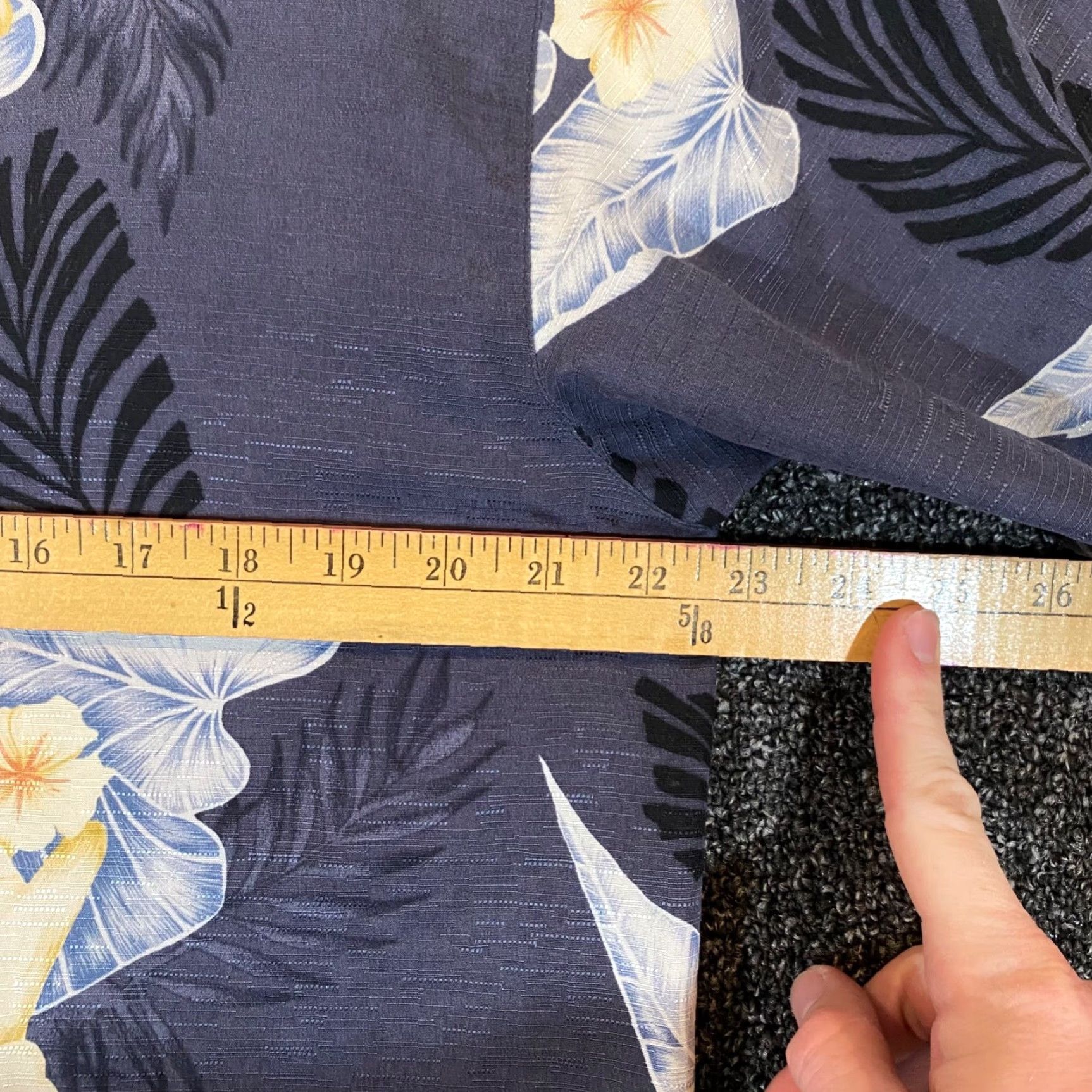 Tommy Bahama VINTAGE Tommy Bahama Shirt Mens M Gray Silk Floral Hawaiian S/S Button-Up 100% Silk Mens Size US M / EU 48-50 / 2 - 5 Thumbnail