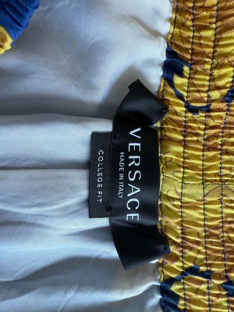Versace Versace Full print straight casual shorts Size US 34 / EU 50 - 3 Thumbnail