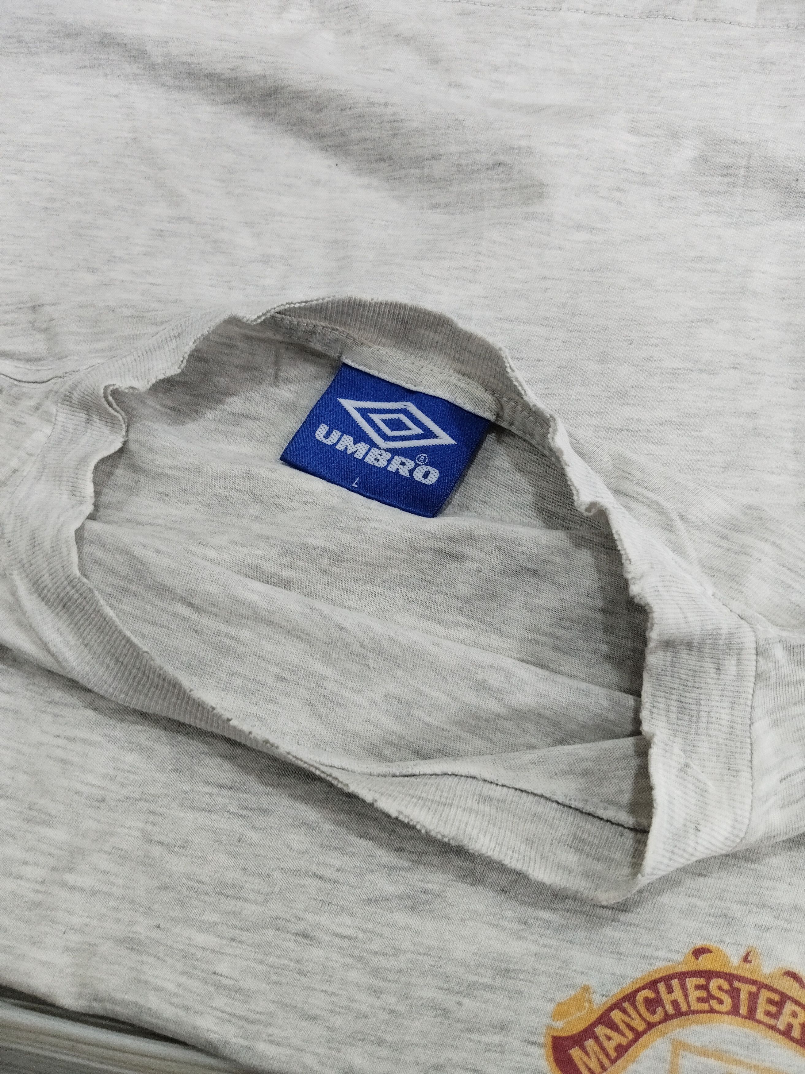 Umbro × Vintage Vtg Distressed Umbro Manchester united Football Club Tshirt Size US L / EU 52-54 / 3 - 7 Thumbnail