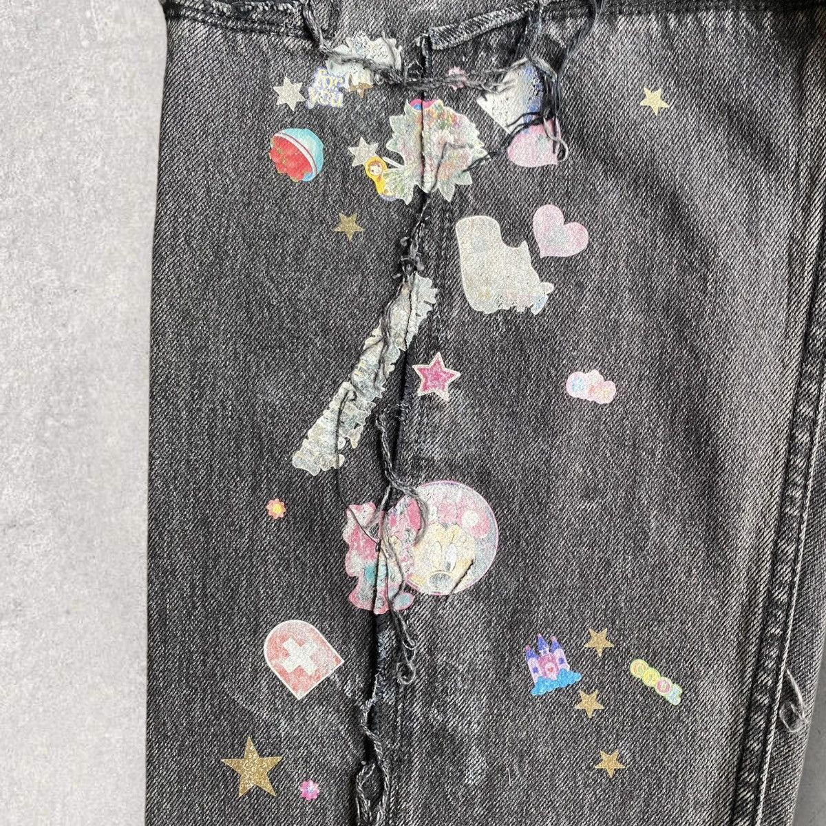 Levi's × Vetements Deconstructed Sticker Jeans Size 27" / US 4 / IT 40 - 4 Thumbnail