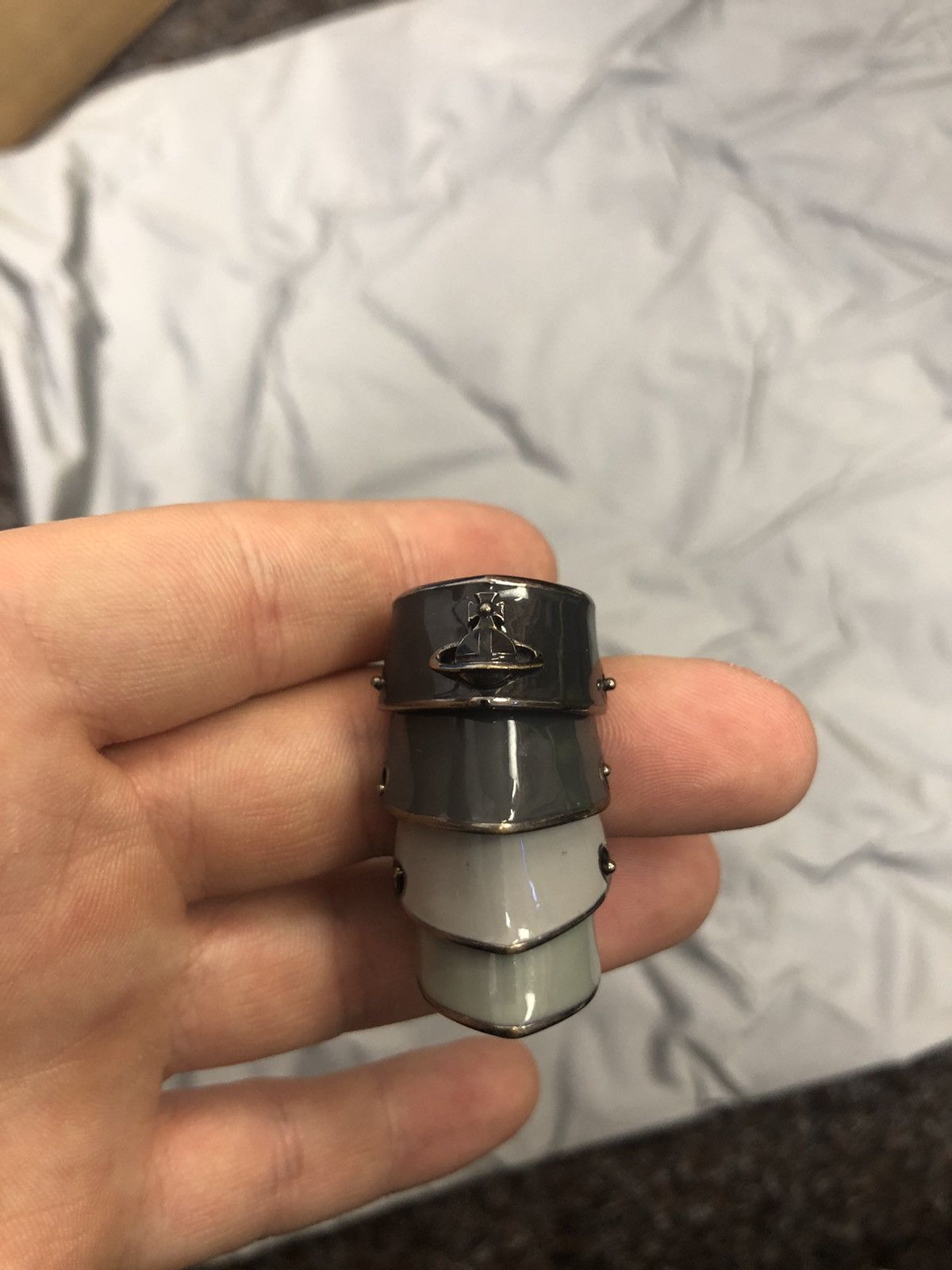 Vivienne westwood armour ring silver sales
