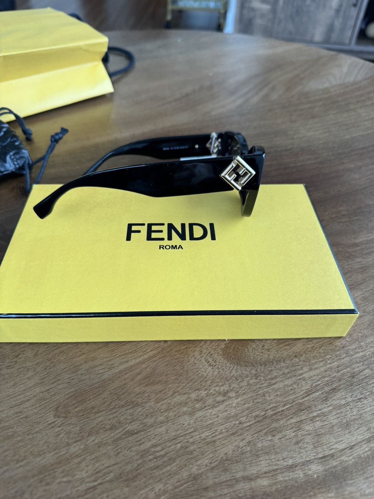 Fendi Fendi Cat Eye Sunglasses Size ONE SIZE - 3 Thumbnail