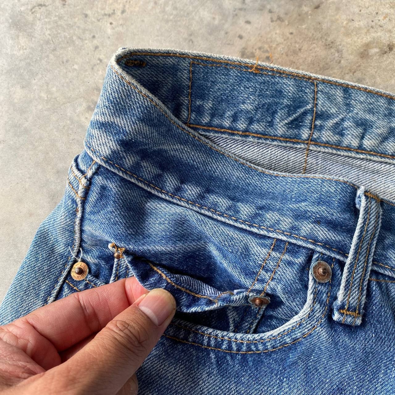 Levi's Vintage Clothing Rare 1970s Levi’s 501 Redline Selvedge Release Hem Button 6 Size US 28 / EU 44 - 10 Thumbnail