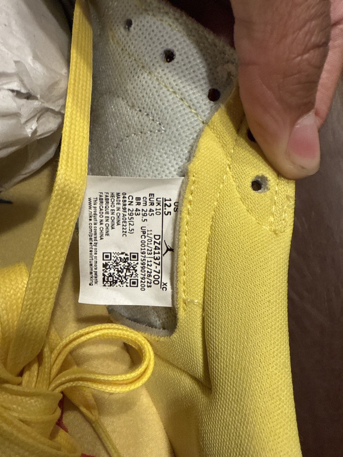 Nike travis low canary size 12.5 women Size US 12.5 / EU 45-46 - 7 Thumbnail