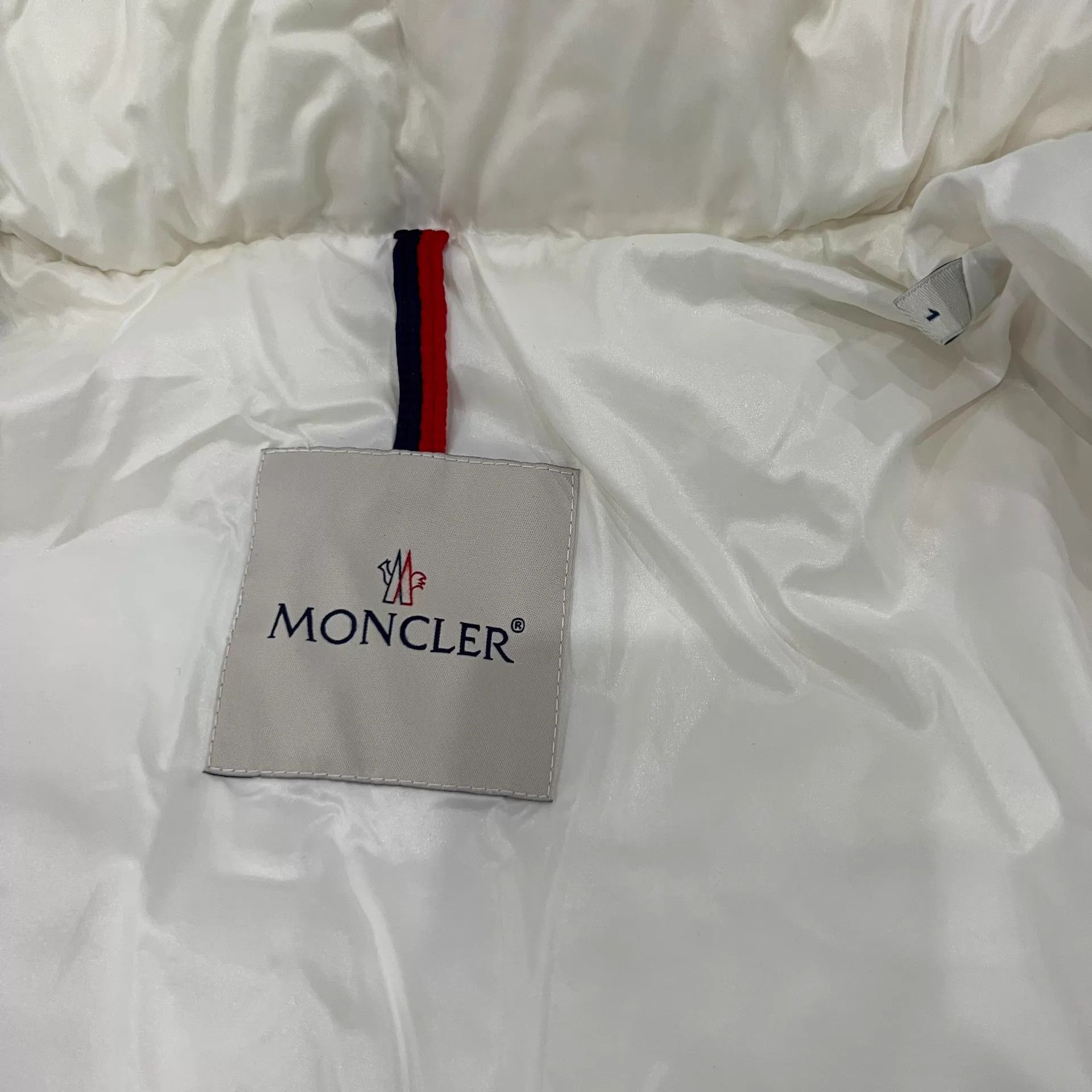 Moncler Moncler White Logo Arm Patch Puffer Jacket Size 1 98 New Size S / US 4 / IT 40 - 7 Thumbnail