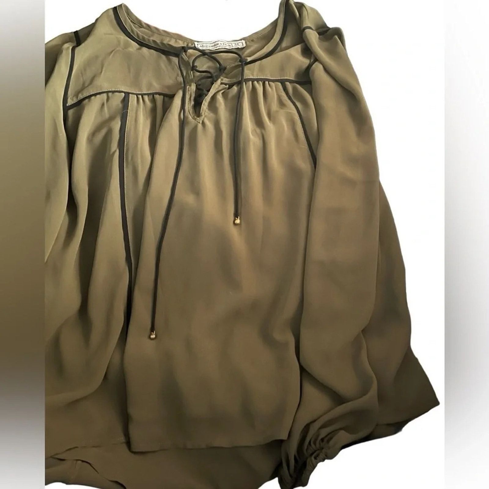 Abercrombie & Fitch Abercrombie & Fitch green balloon sleeve top, size Medium Size M / US 6-8 / IT 42-44 - 1 Thumbnail