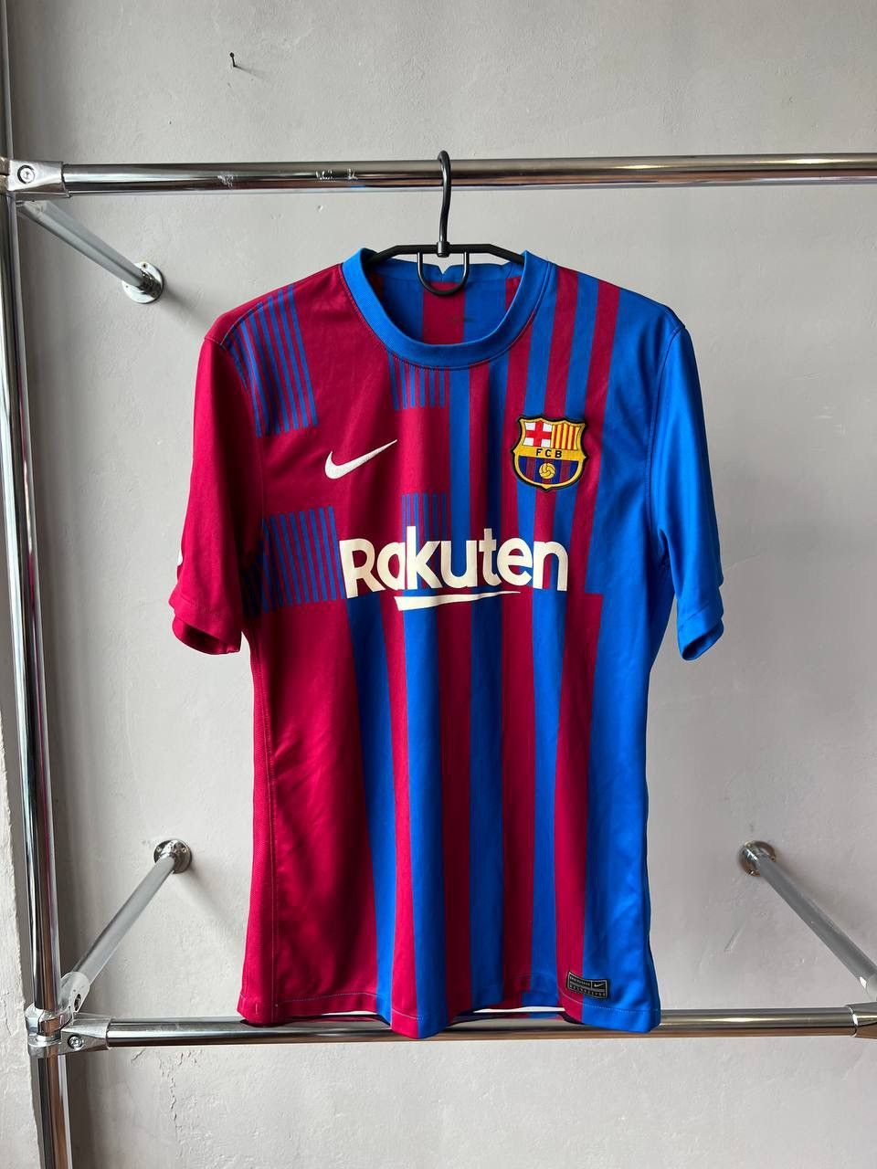 Nike 2021/22 BARCELONA FC HOME RARE SOCCER JERSEY SHIRT NIKE RARE Size US M / EU 48-50 / 2 - 3 Thumbnail