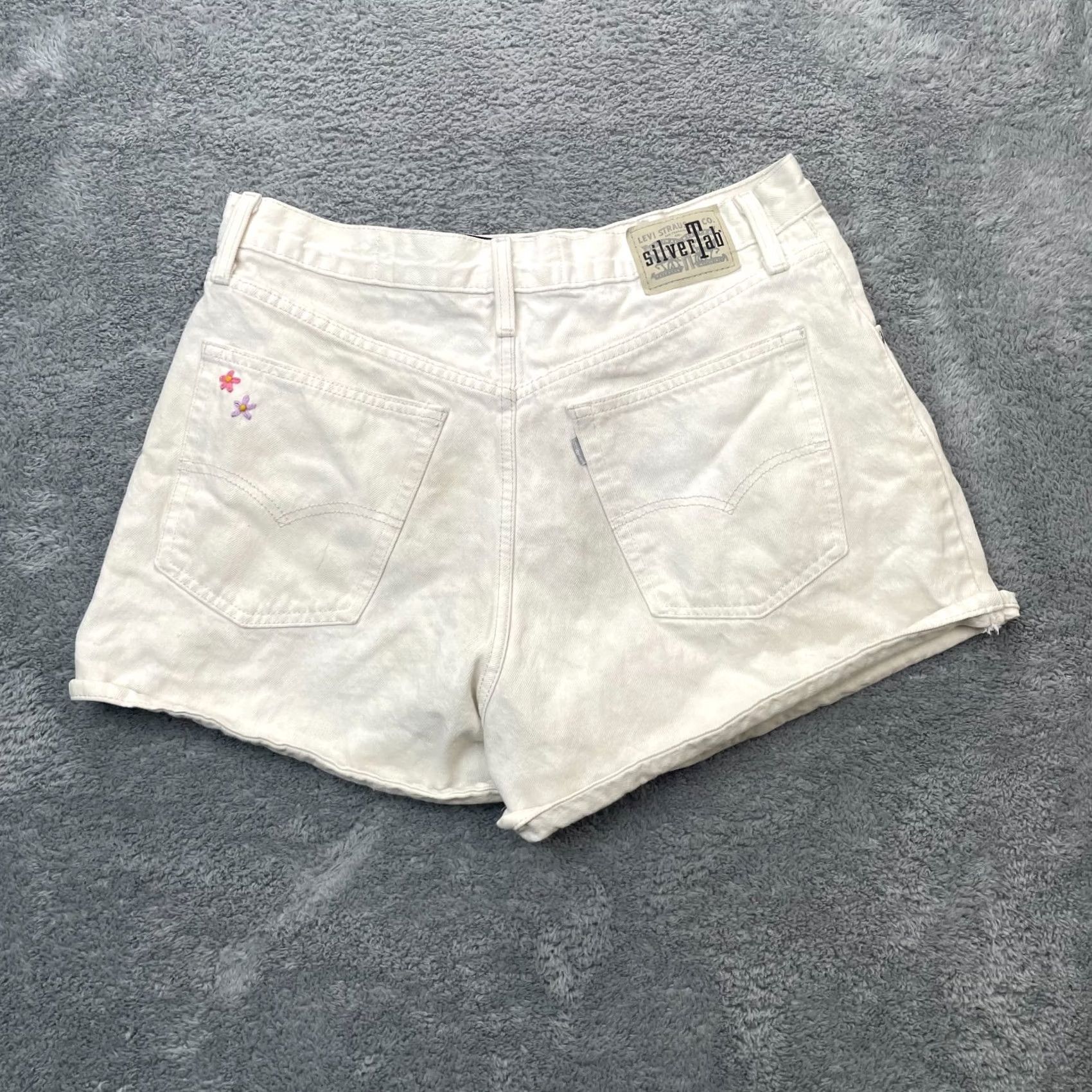 Levi's VINTAGE Levi's Womens Shorts 32 White Silvertab Mom Cut Off Denim Cotton 90s 5 Pocket Size 24" / US 00 / IT 34 - 5 Thumbnail