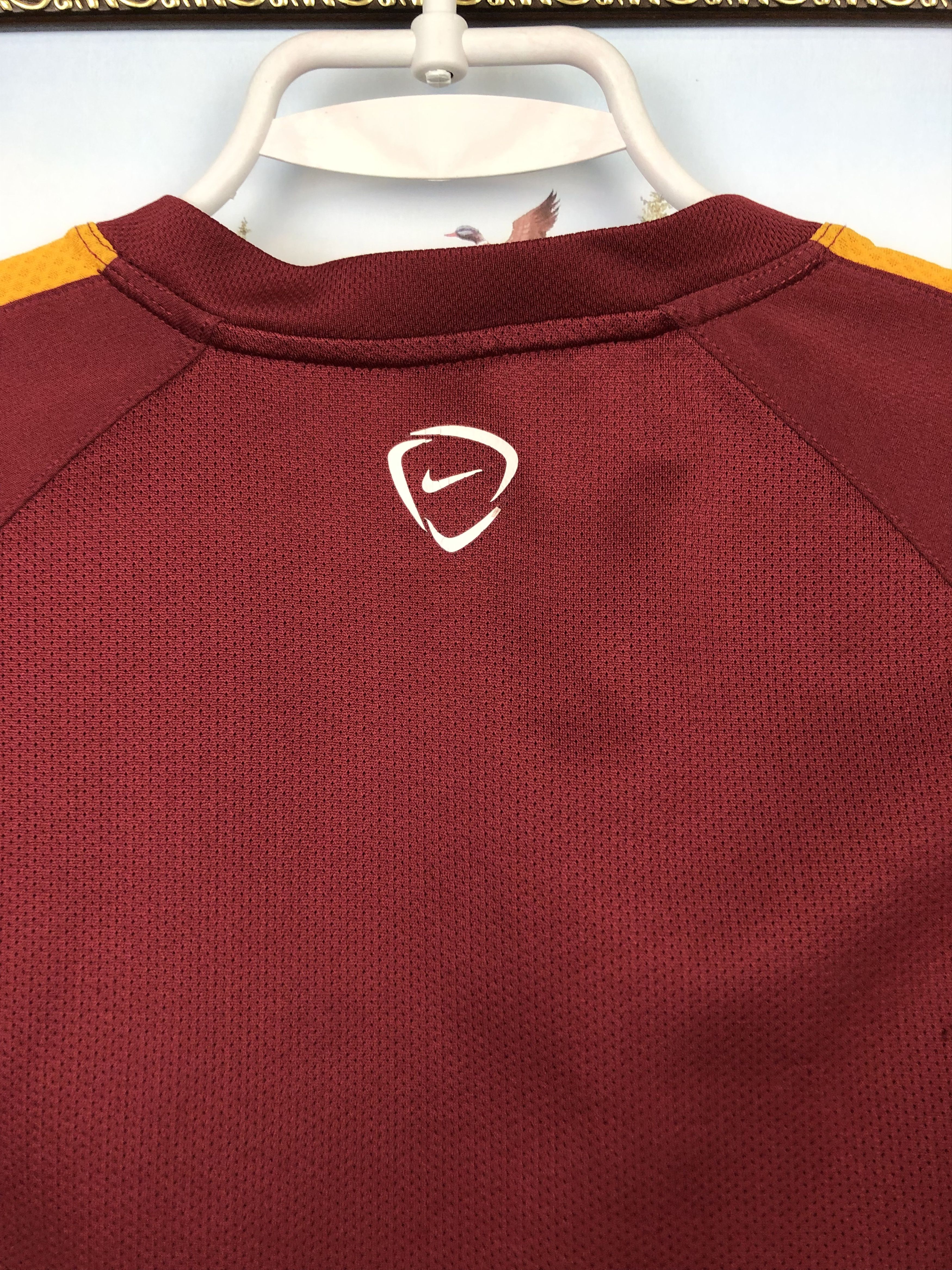 Nike Roma football shirt Soccer Jersey Nike Camiseta Size Boys Size US XXS / EU 40 - 10 Thumbnail