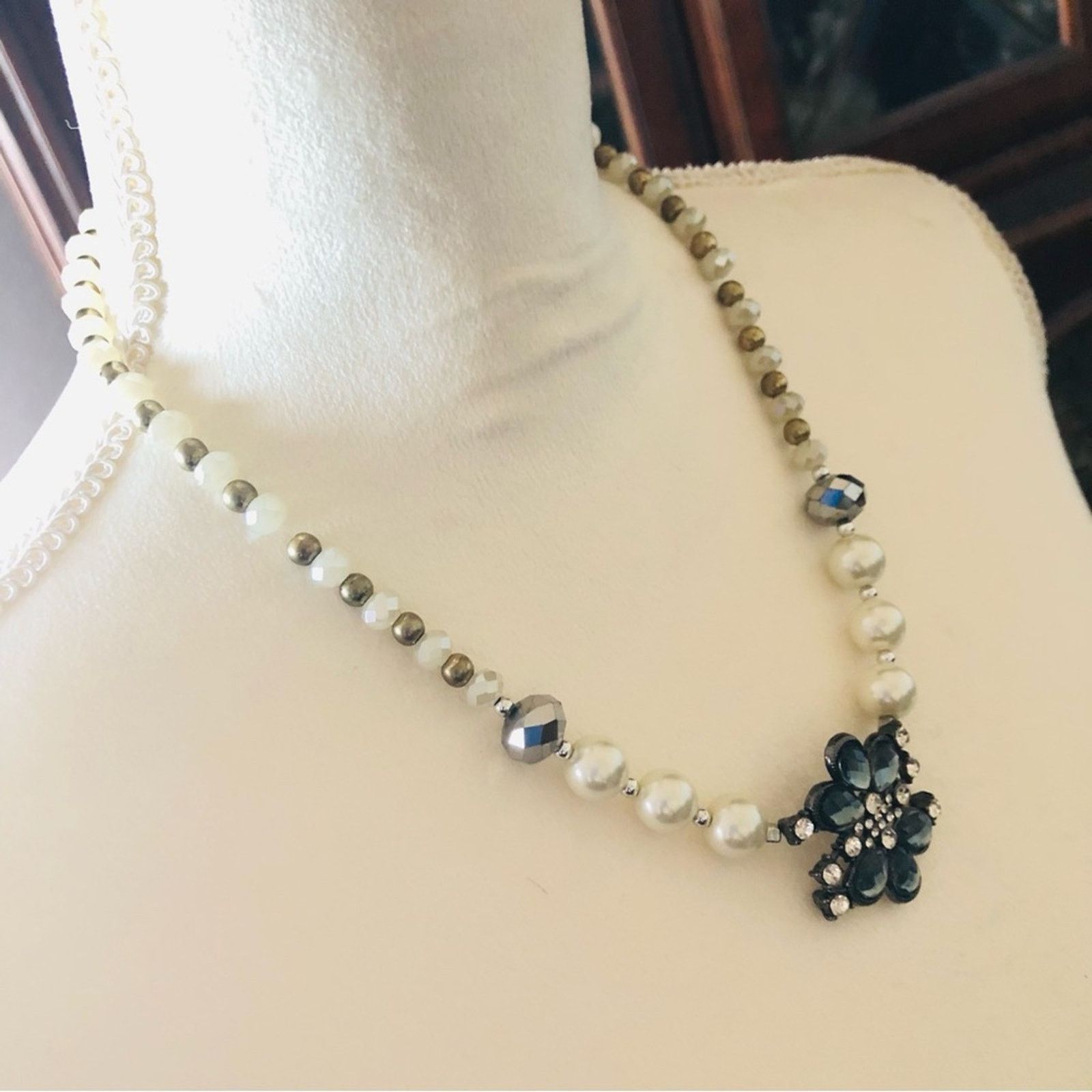 Handmade Handcrafted faceted glass bead Pearl floral pendant necklace Size ONE SIZE - 3 Thumbnail