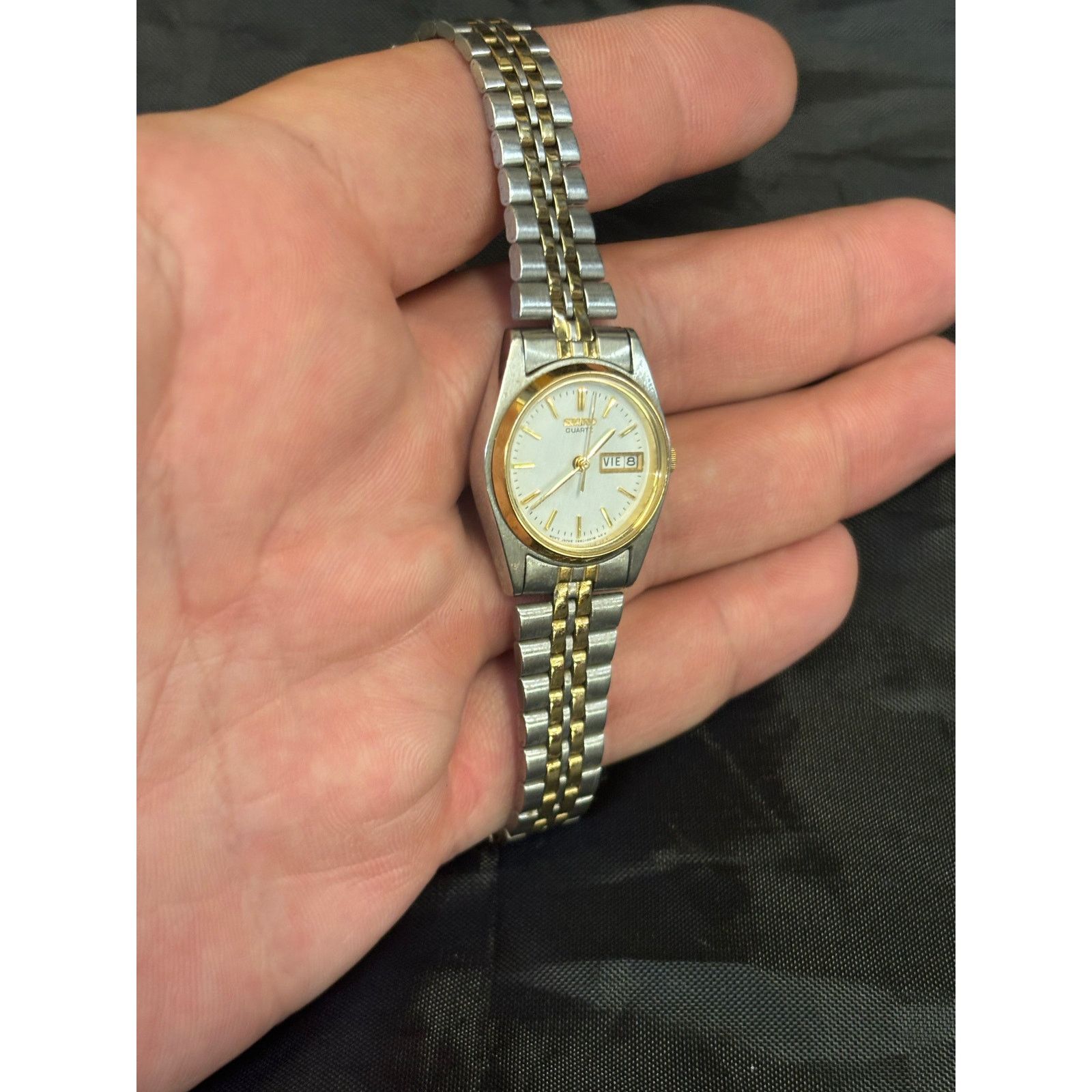 Seiko Seiko 7N83-0011 2-Tone Day/Date Womens Watch! New Battery! Size ONE SIZE - 8 Thumbnail