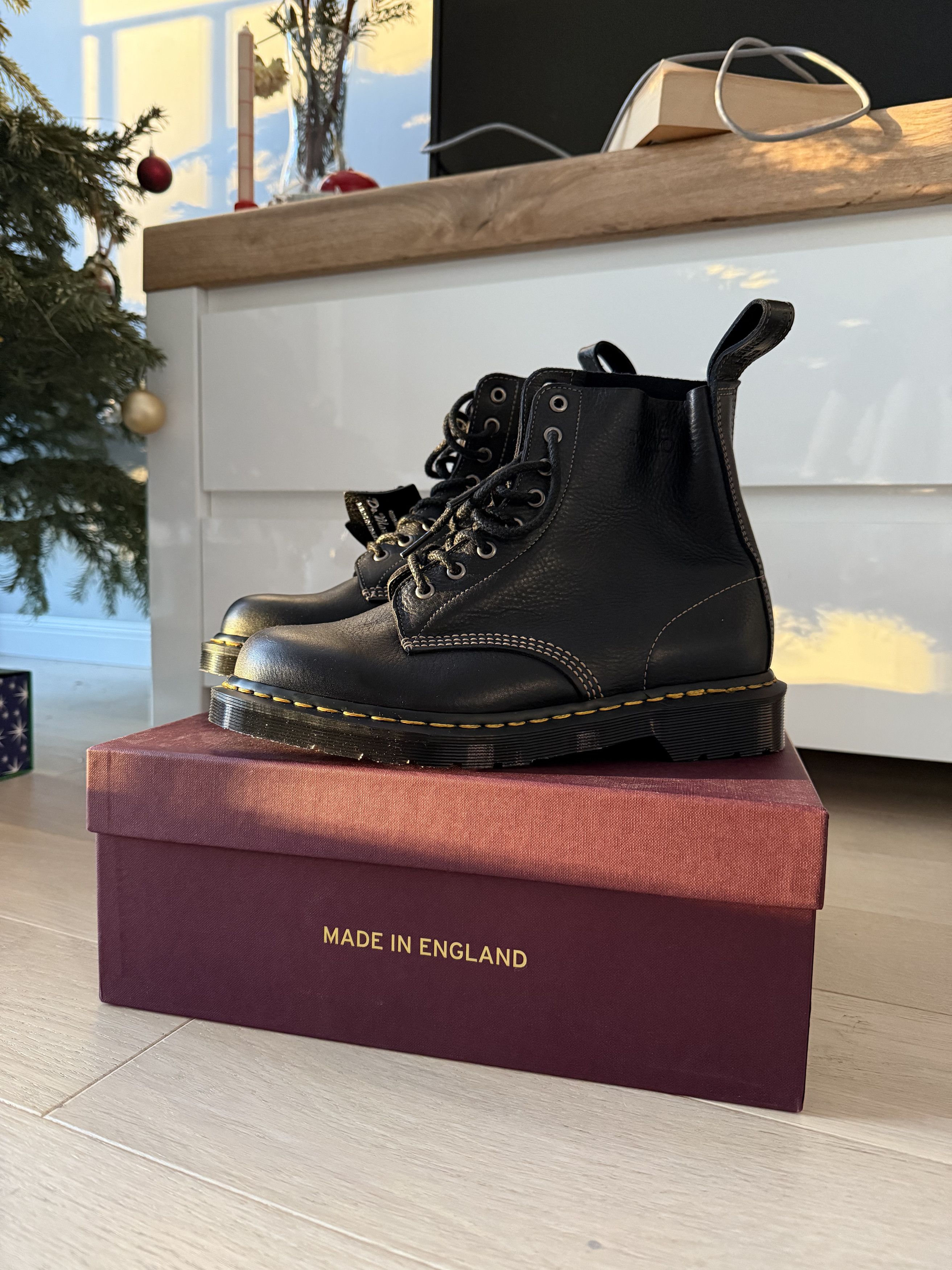 Dr. Martens 1460 PASCAL TOKYO Size US 9 / EU 42 - 1 Thumbnail