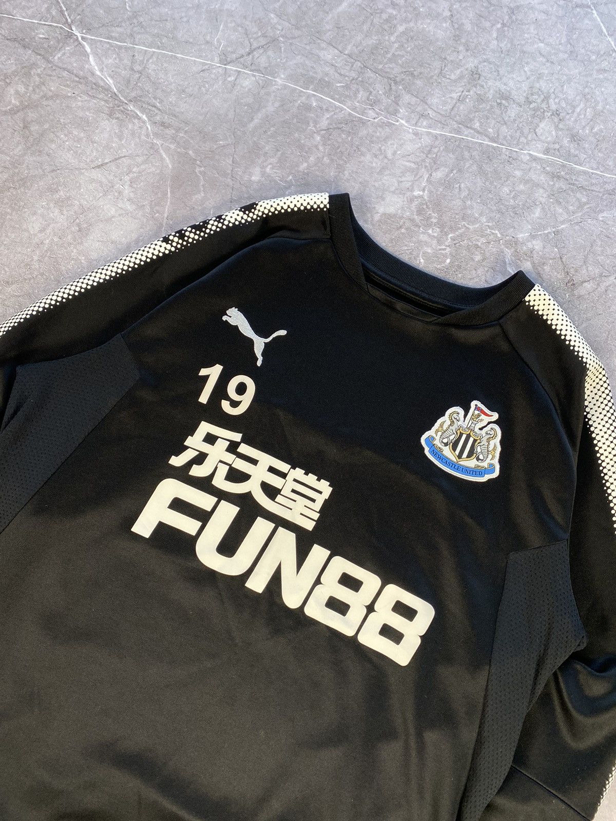Puma × Vintage Puma Newcastle 2017-2018 Training Soccer Sweatshirt Size US M / EU 48-50 / 2 - 3 Thumbnail