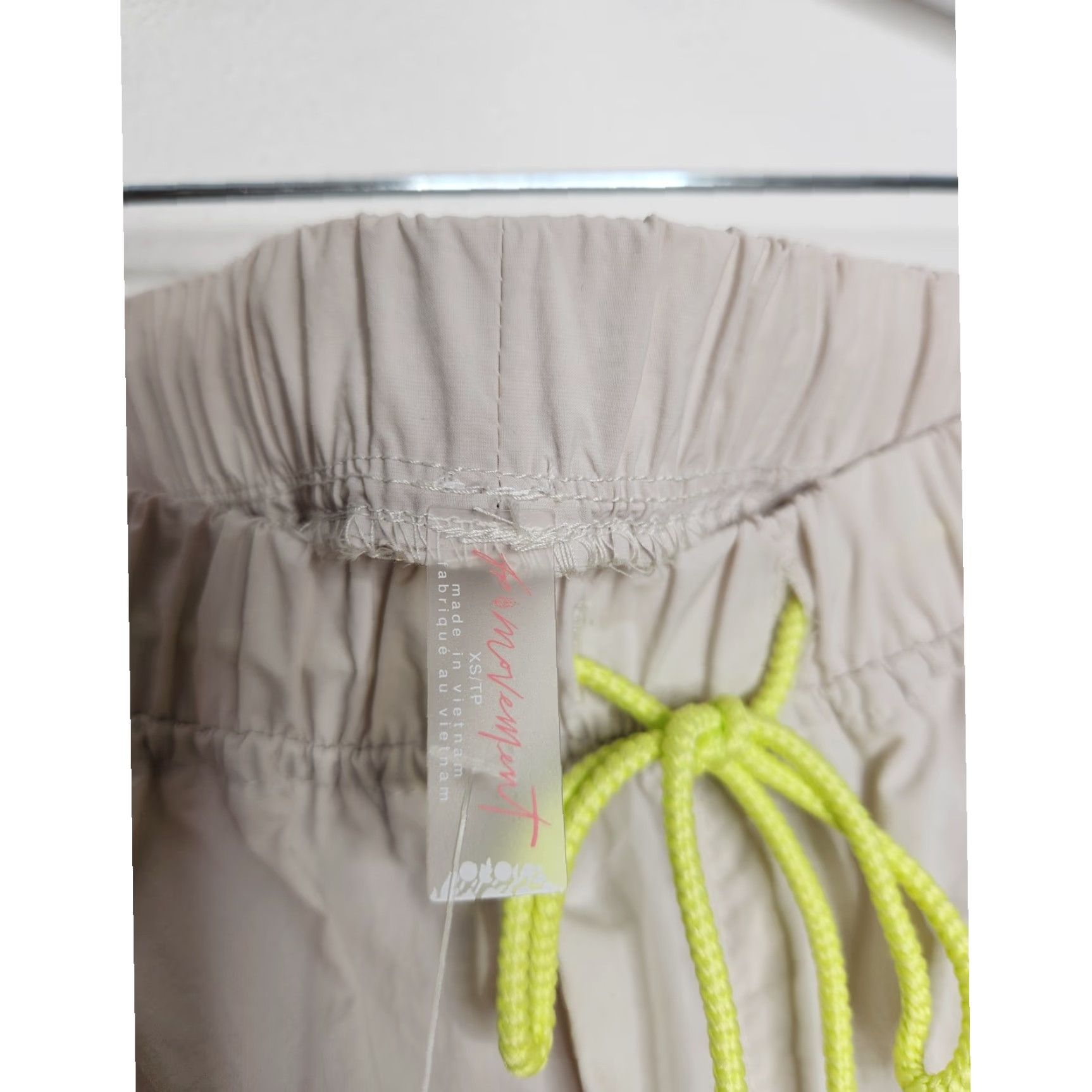 Free People NWT Free People Movement Fly By Night Embroidered Ivory Cargo Pants XS Women's Track Pants NWT Free People Movement Ivory Cargo Pants XS Women Size 26" / US 2 / IT 38 - 6 Thumbnail