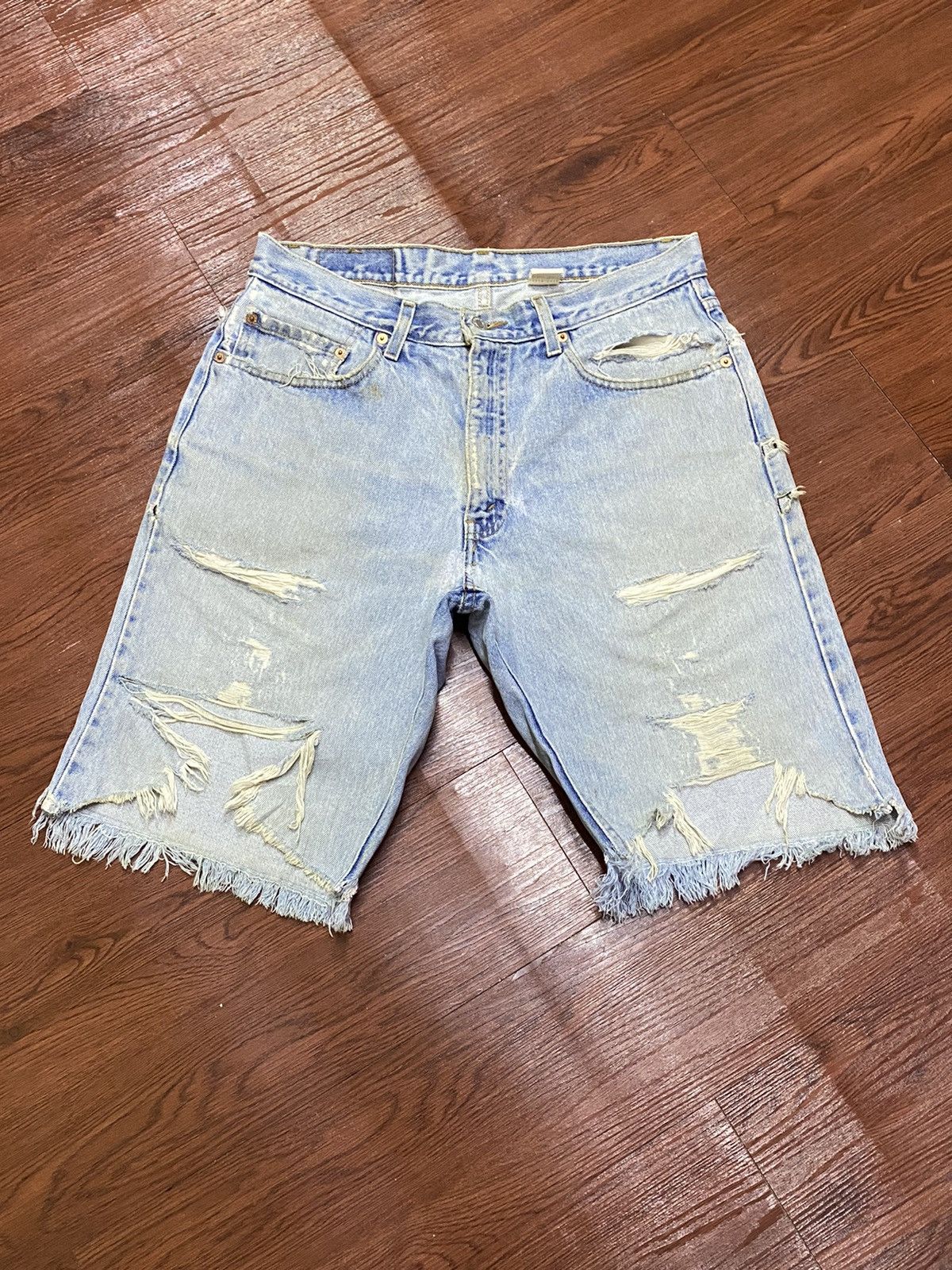 Vintage Levis550 90’s Faded Ripped Short Jeans