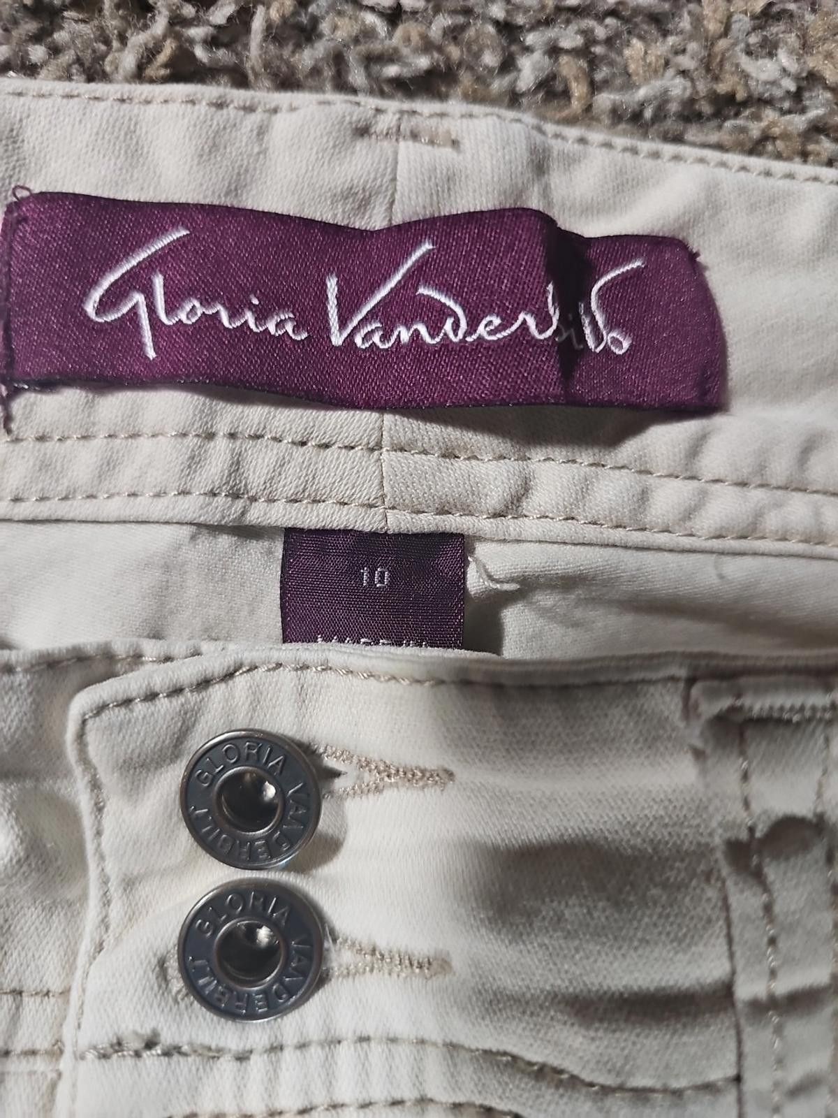 Other Gloria Vanderbilt 10 Embroidered Floral Khaki Cuffed Capris Size 32" / US 10 / IT 46 - 4 Thumbnail
