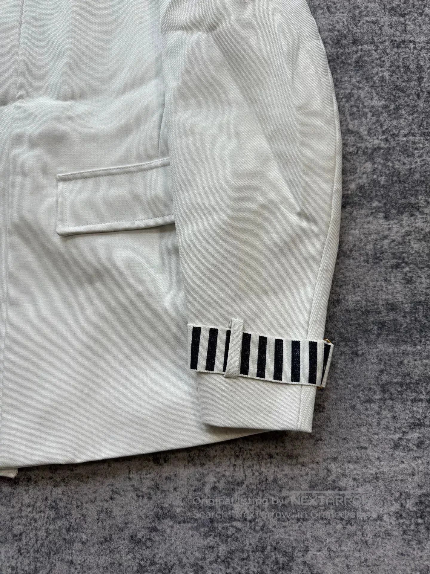 Gucci gucci white coat with metal logo collar. Size US L / EU 52-54 / 3 - 3 Thumbnail