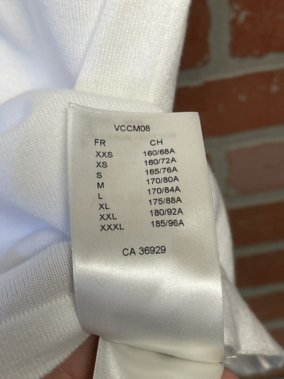 Louis Vuitton Size S - Louis Vuitton White & Blue Logo Intarsia T-Shirt Size US S / EU 44-46 / 1 - 12 Thumbnail