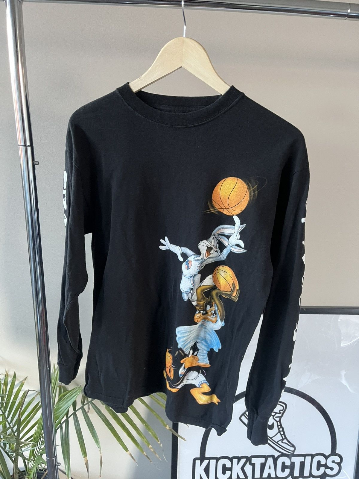 Disney × NBA × Vintage Vintage Space Jam Longsleeve tee Size US L / EU 52-54 / 3 - 1 Thumbnail