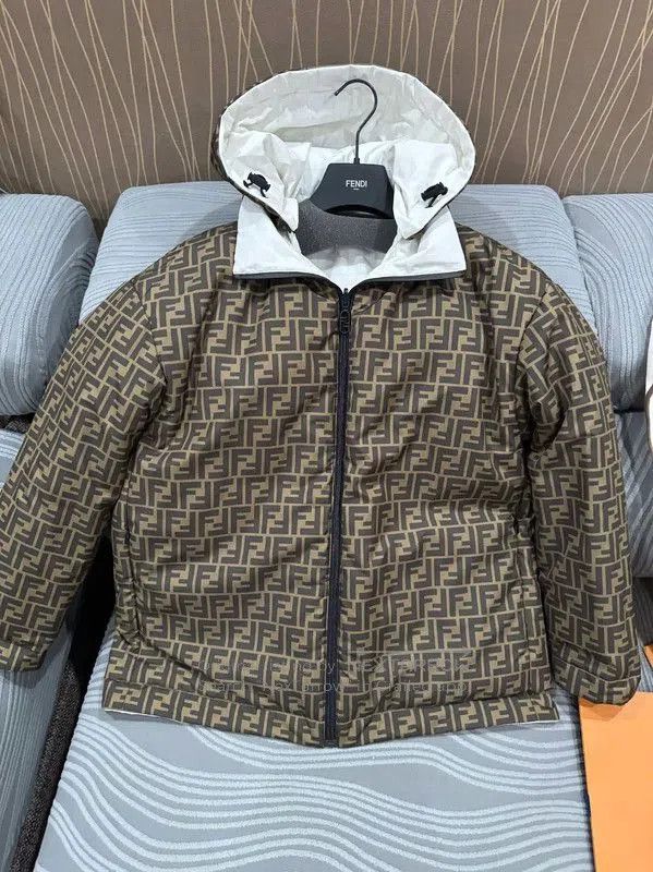 Fendi Fendi Women's White Down Jacket Size S . Size S / US 4 / IT 40 - 4 Thumbnail