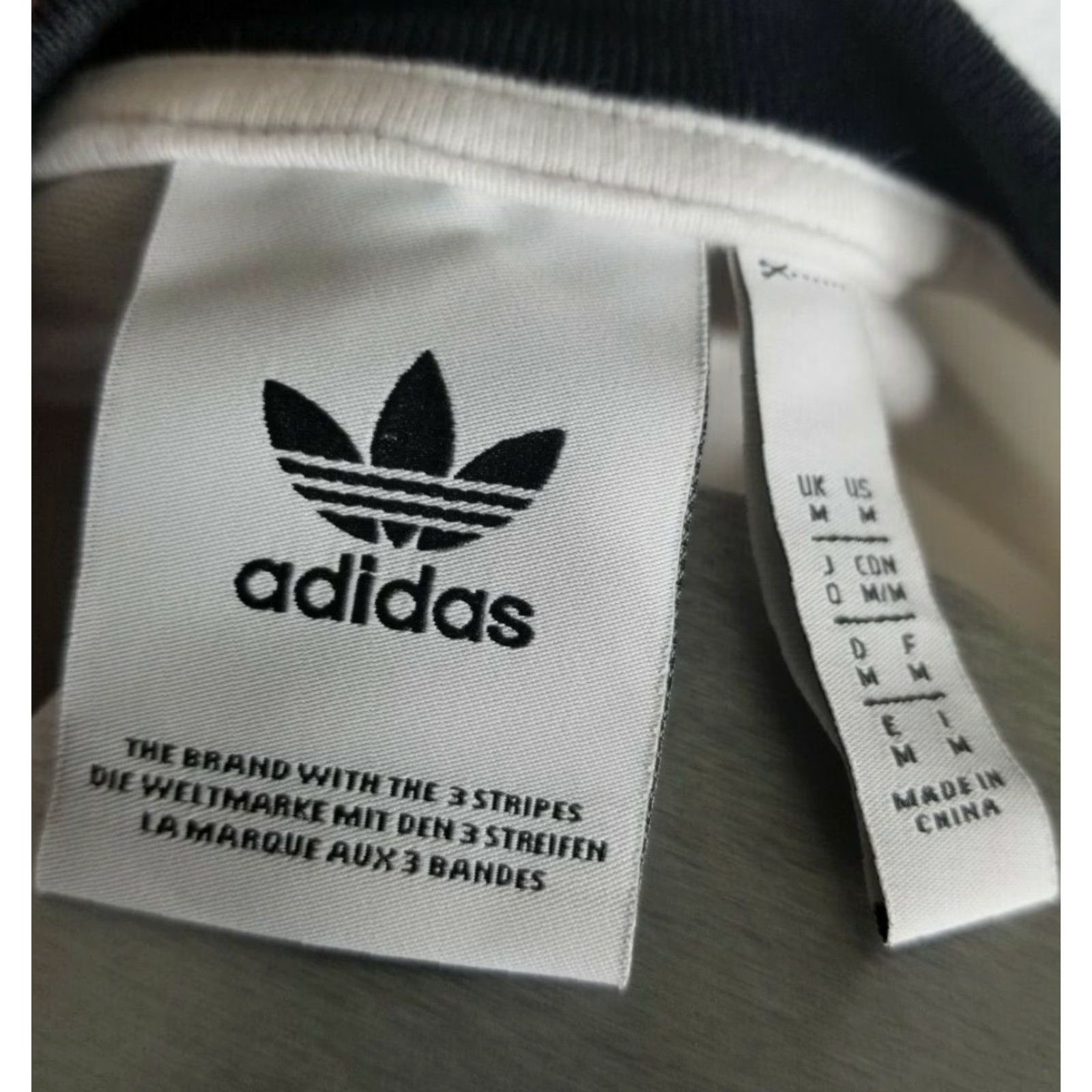 Adidas VINTAGE Adidas Originals T-Shirt Trefoil 3-Stripes Short Sleeve Mens M White Athletic Crew Neck Knit Cotton Logo 90s/Retro Size US M / EU 48-50 / 2 - 4 Thumbnail