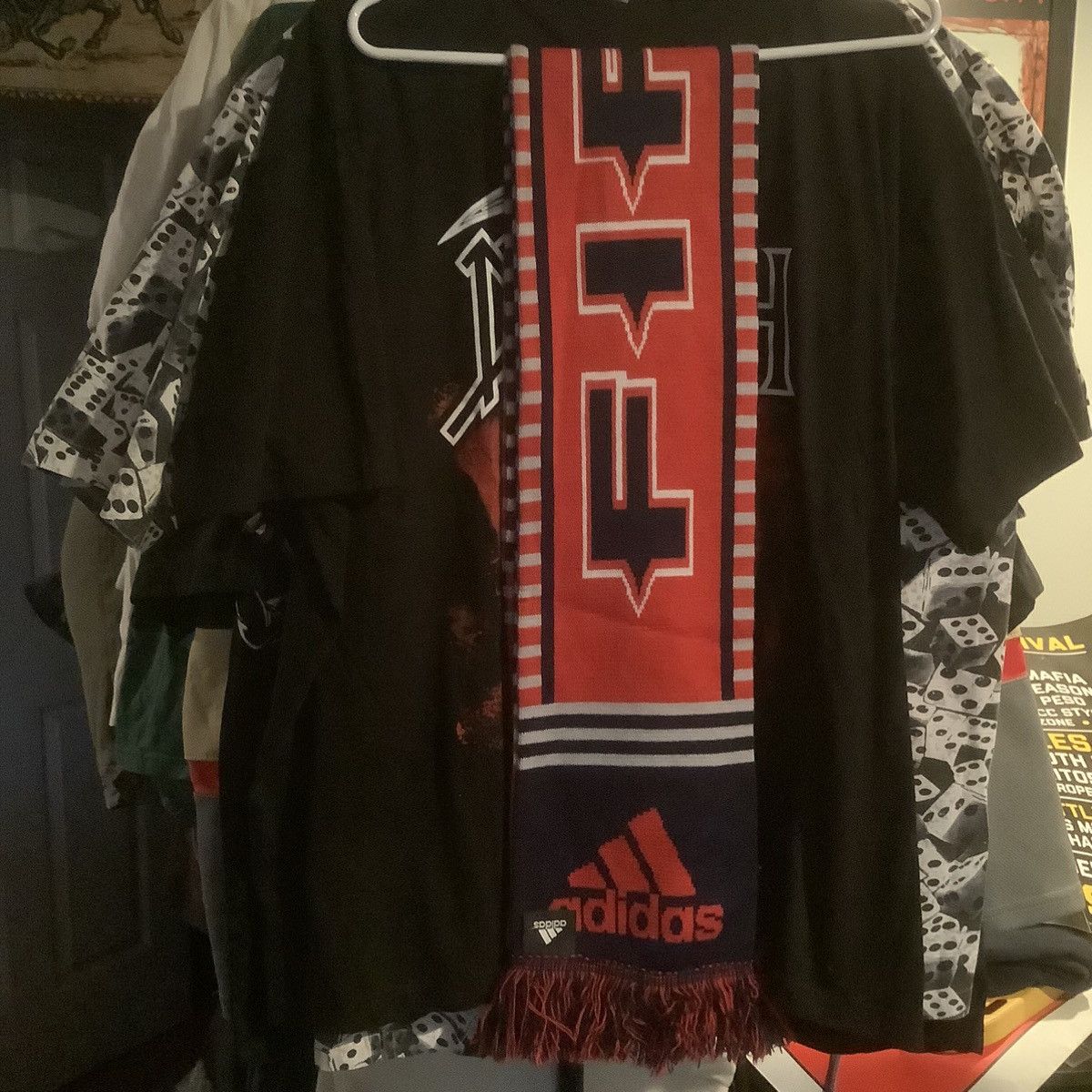 Designer Adidas MLS Chicago Fire Scarf Used Very Good Condition Size ONE SIZE - 3 Thumbnail